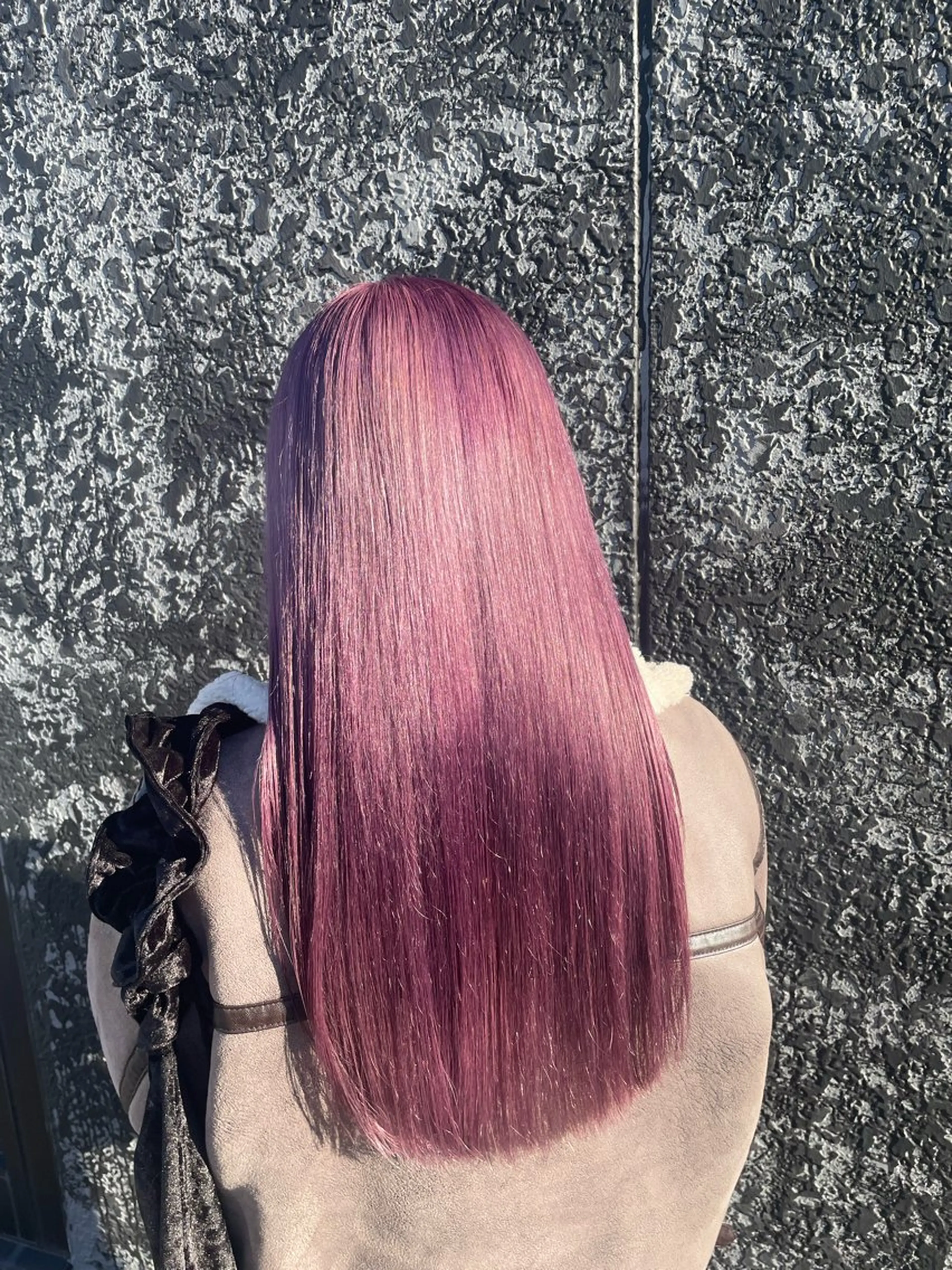 ロング ピンクラベンダー ヘアカラー トリートメント 手塚 由佳のヘアスタイル