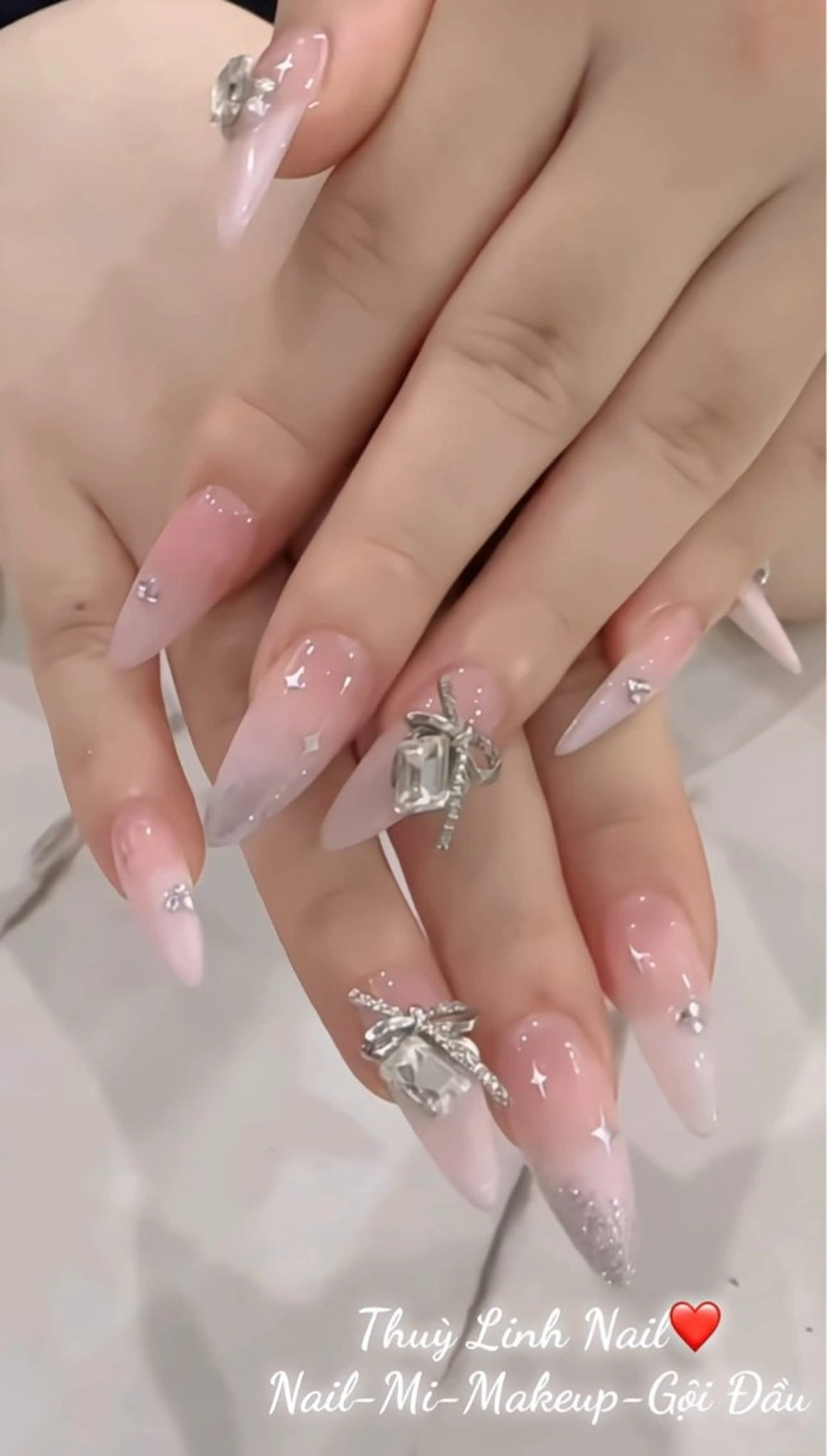 ネイル ストーンネイル ハンドネイル Minette nailHuongのネイルデザイン