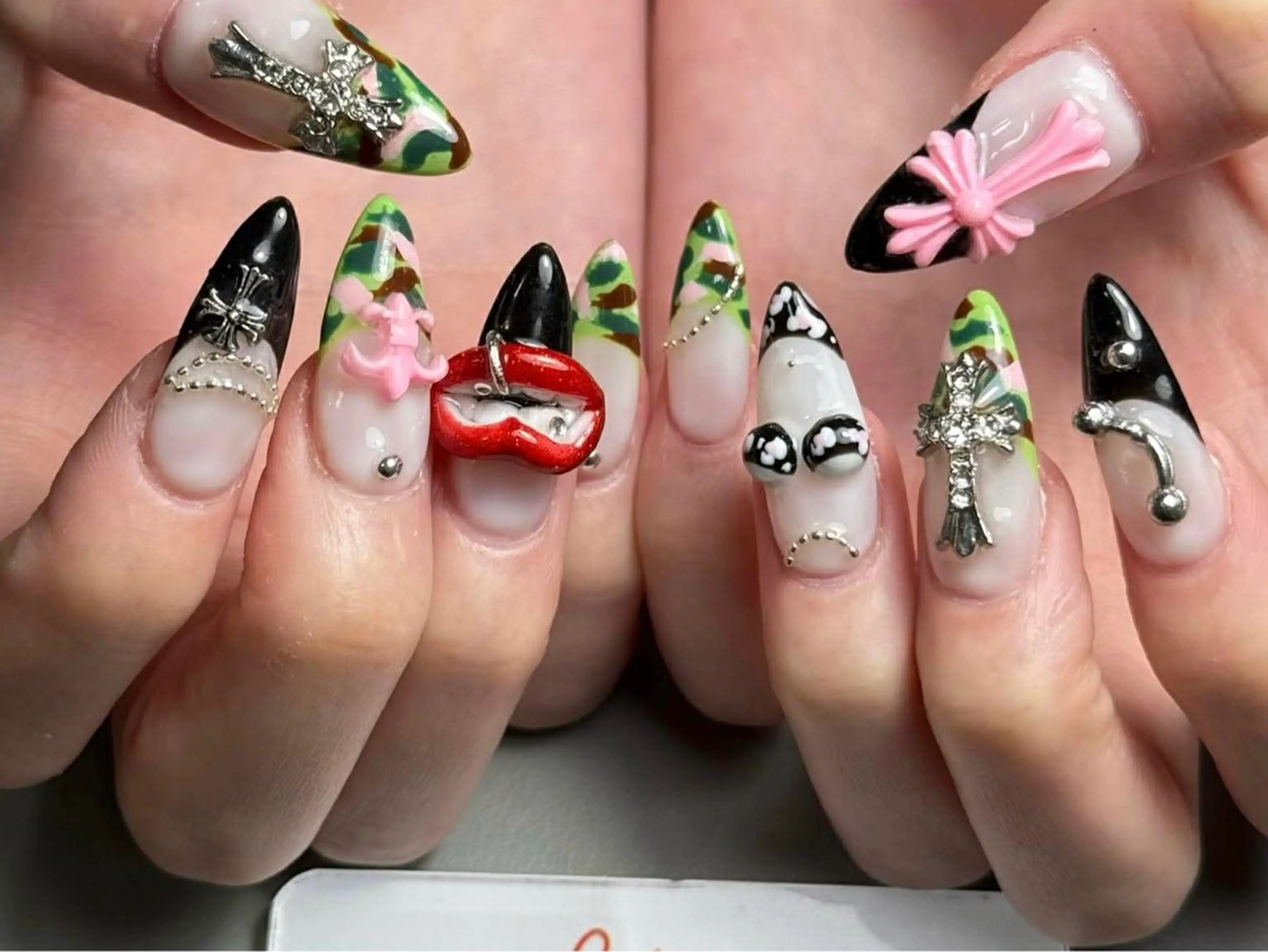 ネイル アートネイル フレンチネイル ジェルネイル グラデーション 韓国ネイル ハンドネイル ハンドケア さくら💮💮 【オフ無料】のネイルデザイン