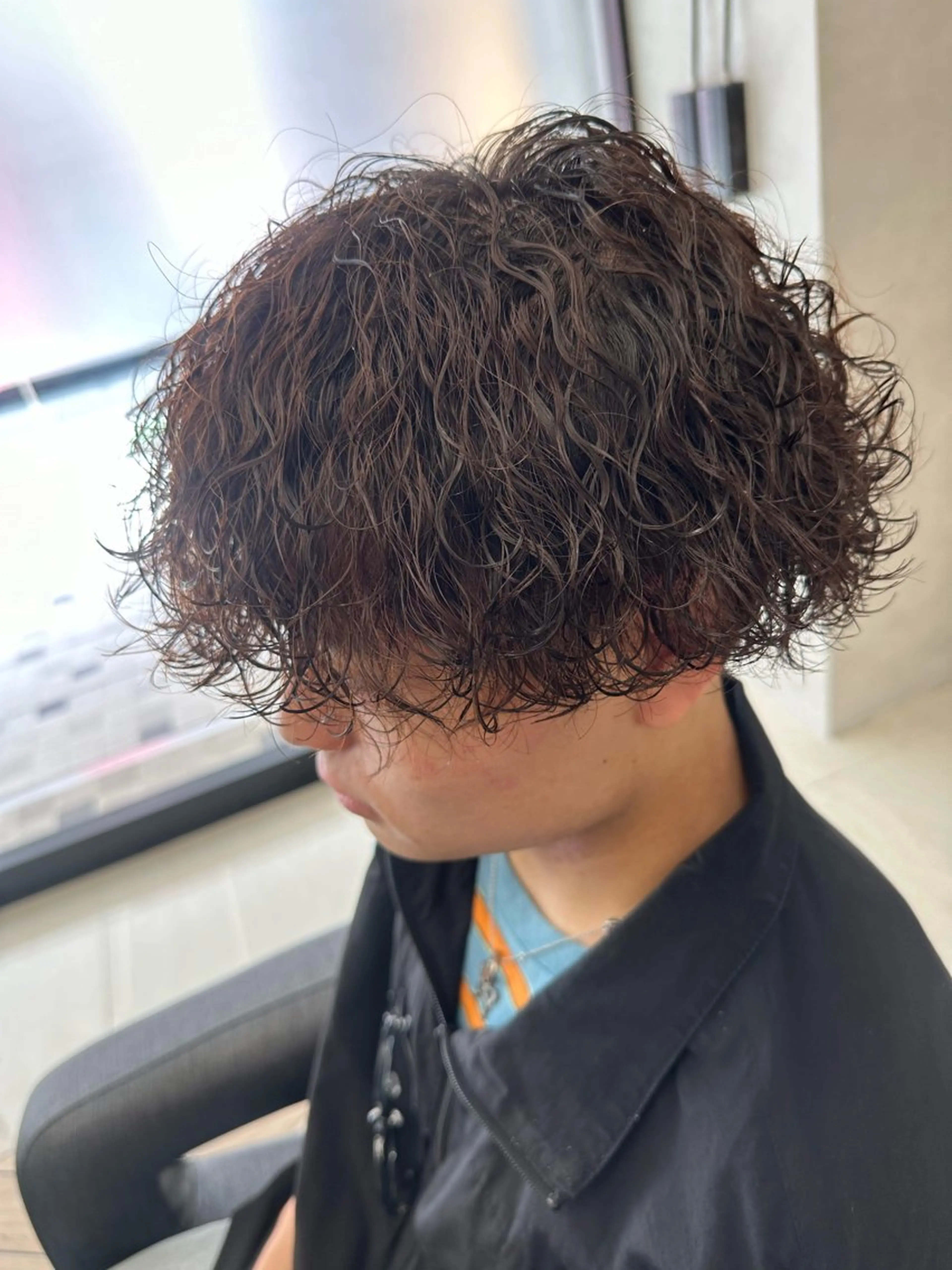 ミディアム パーマ メンズ ミディアムパーマ フェードカット メンズパーマ プードルパーマ 波巻きパーマ 💈メンズ特化 美容師サキ💈のヘアスタイル