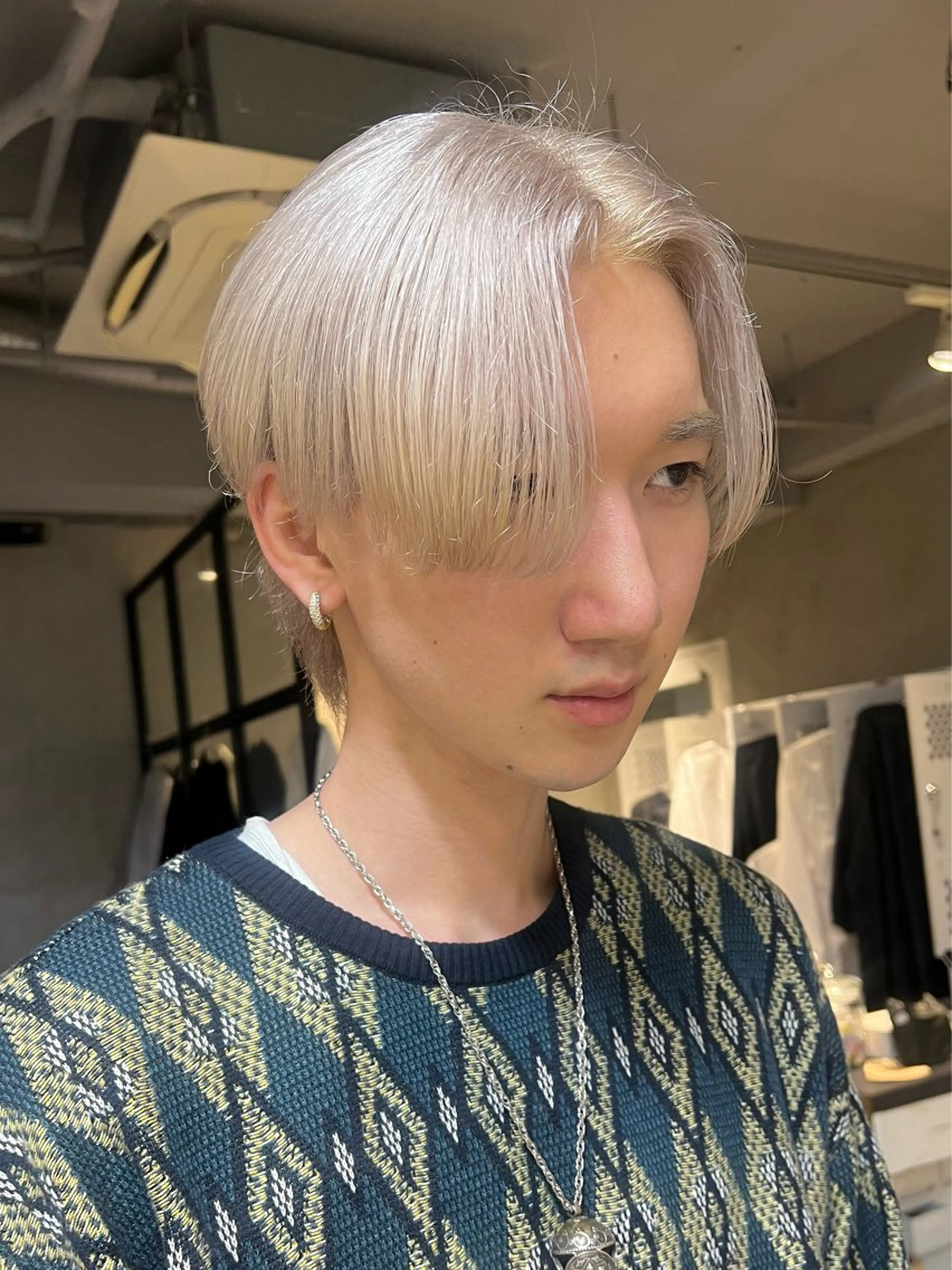 ショート カラー ベージュカラー ブリーチ ブロンド ダブルカラー ホワイトベージュ ヘアカラー 仲井間　賢雄 fifthのヘアスタイル