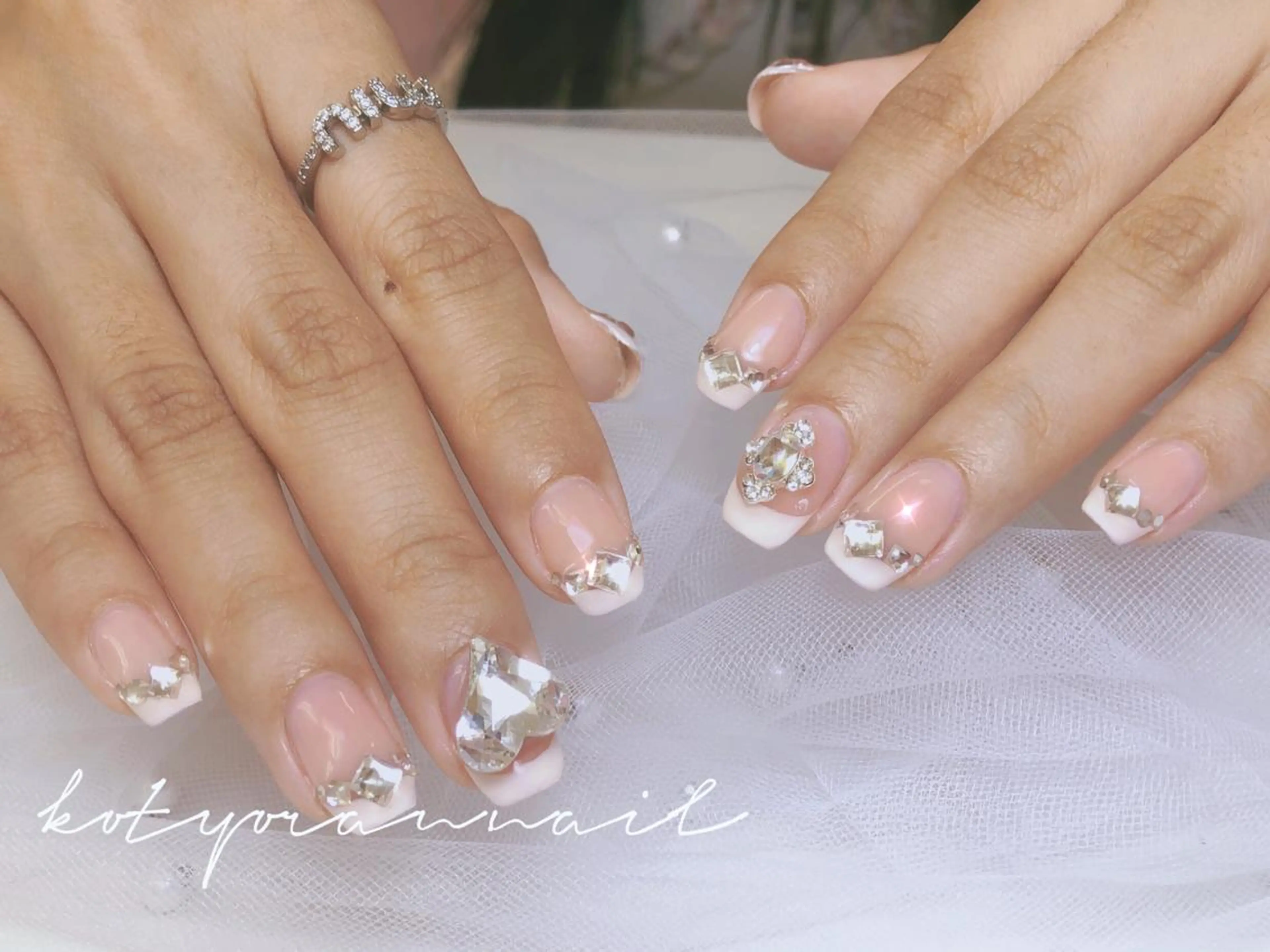 ネイル Mona【パラジェル ・長さ出し専門店】のネイルデザイン