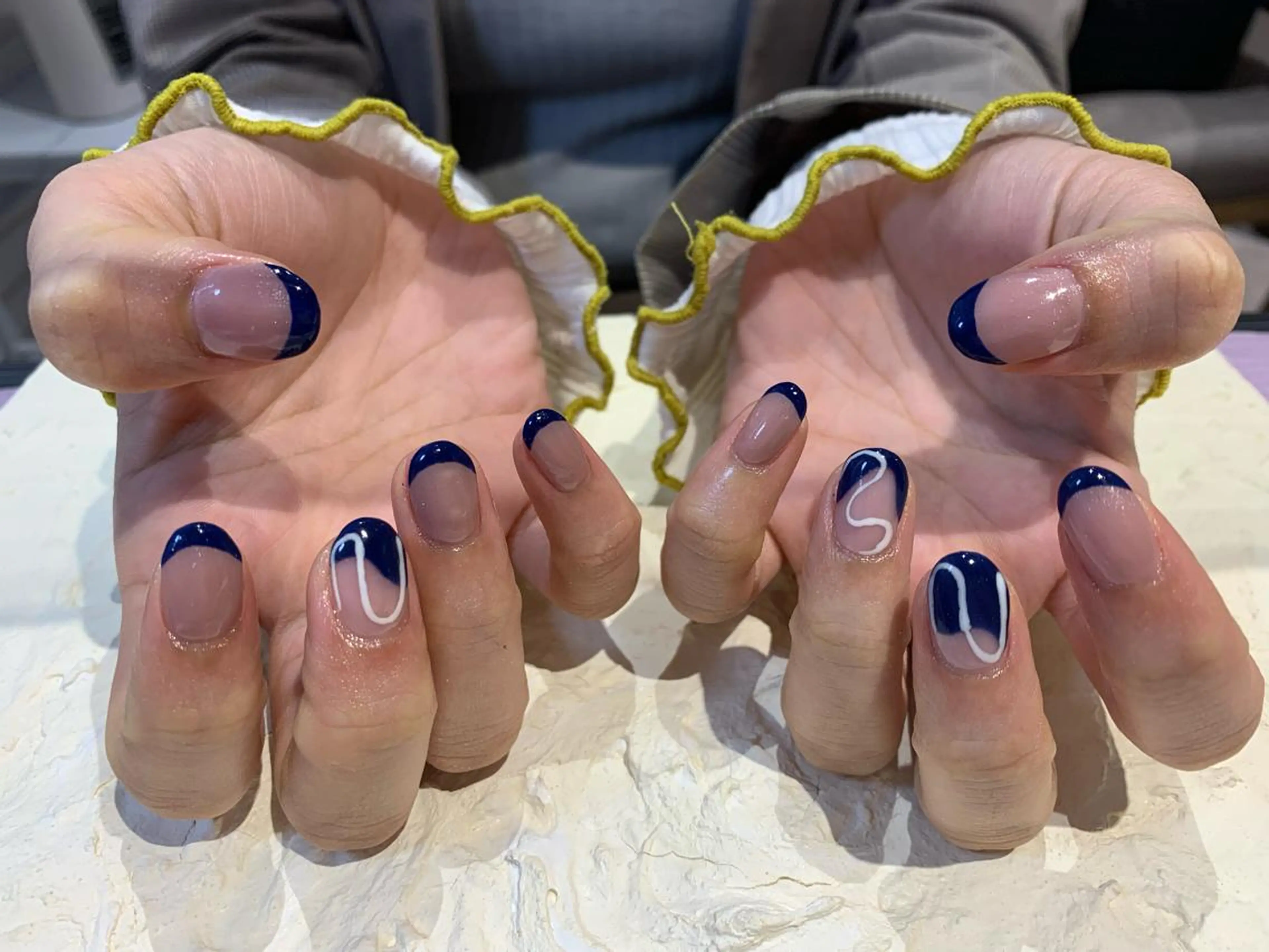 ネイル フレンチネイル 持ち込み ネイビー マキノ ユイのネイルデザイン