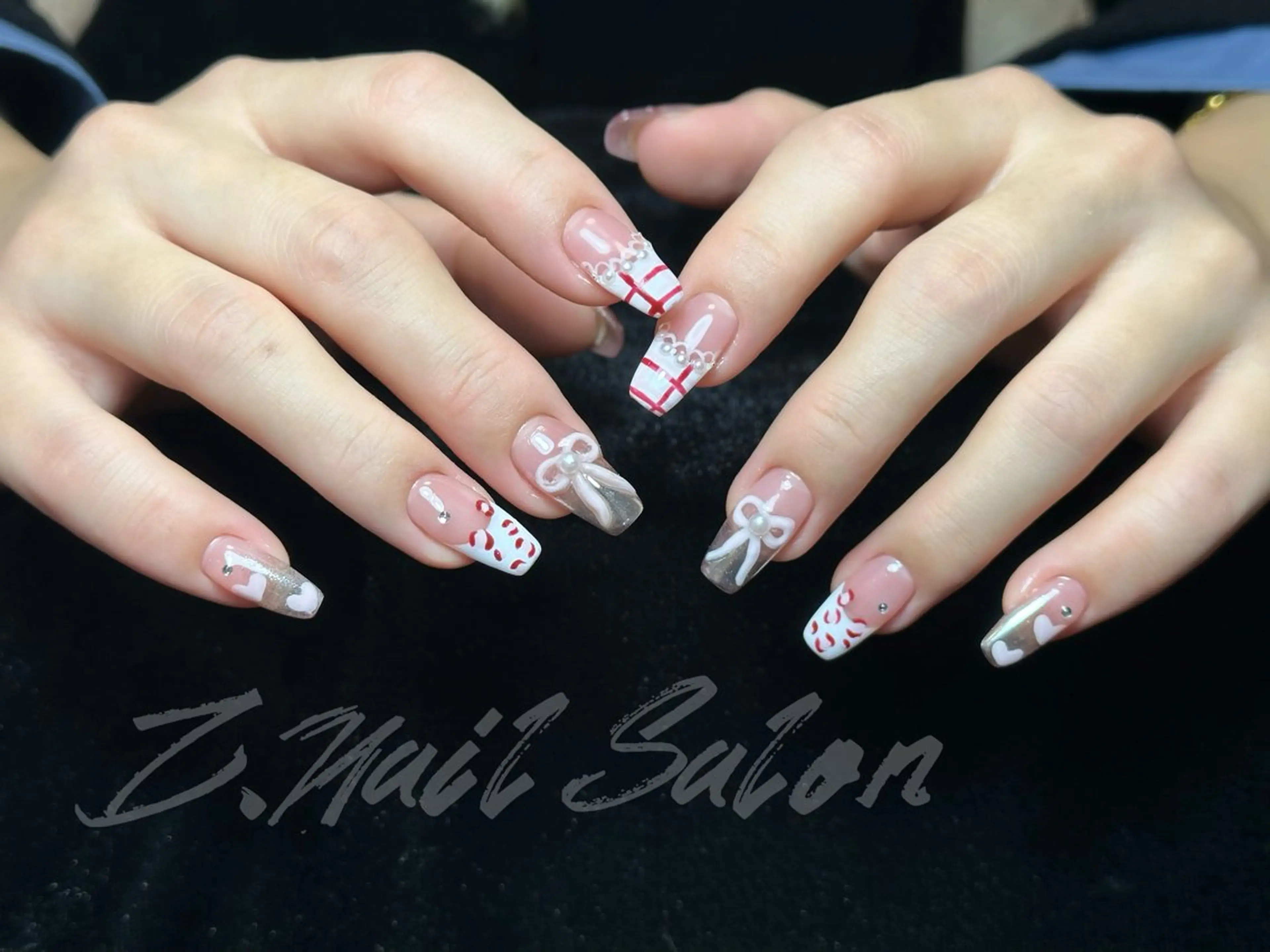 ネイル 長さ出し フットネイル フレンチネイル ジェルネイル ガラスフレンチ ハンドネイル Z.Nail Salonのネイルデザイン