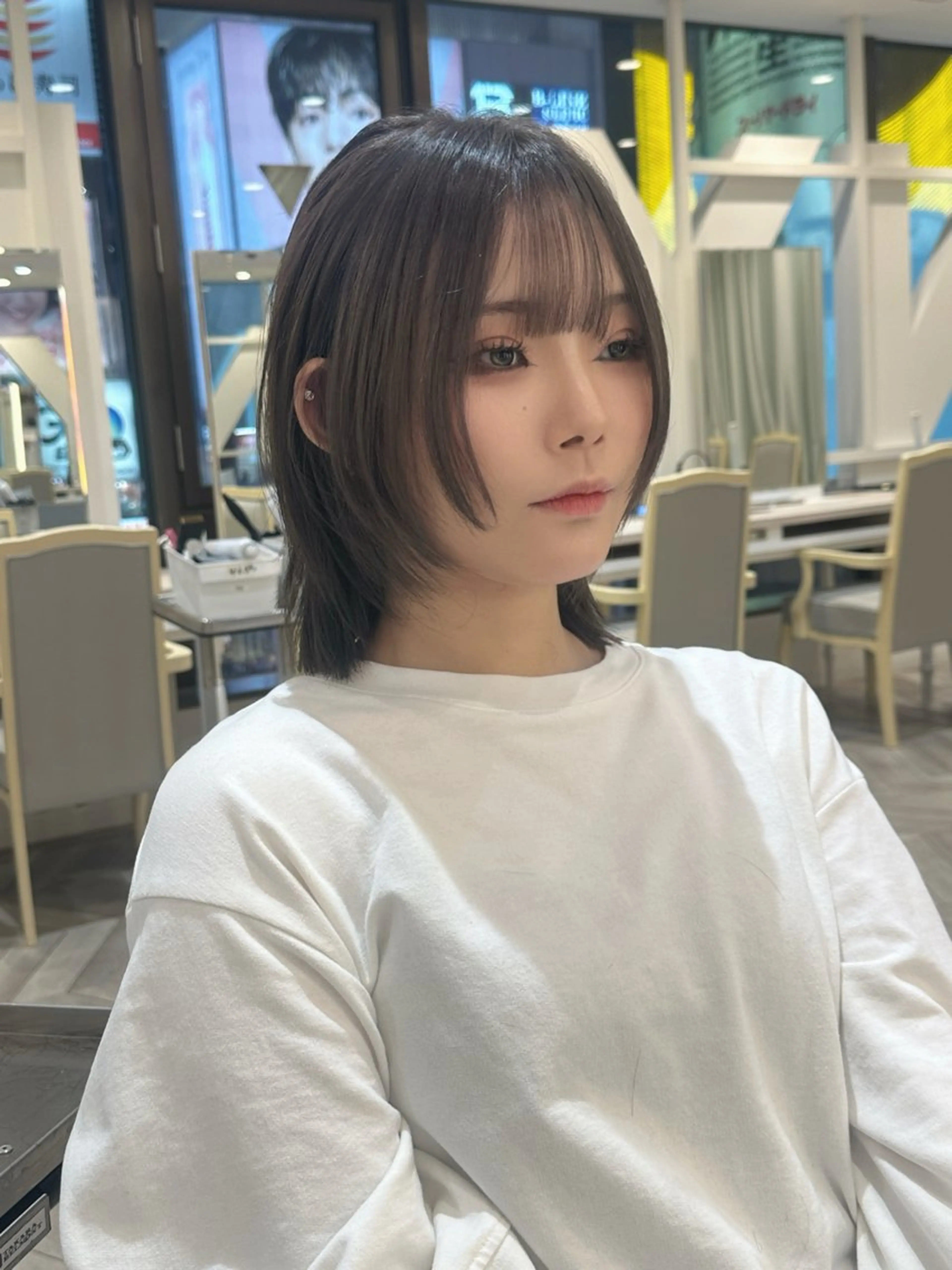 ミディアム カット ヘアカラー 小顔レイヤー/ ベージュ🤍Rieのヘアスタイル