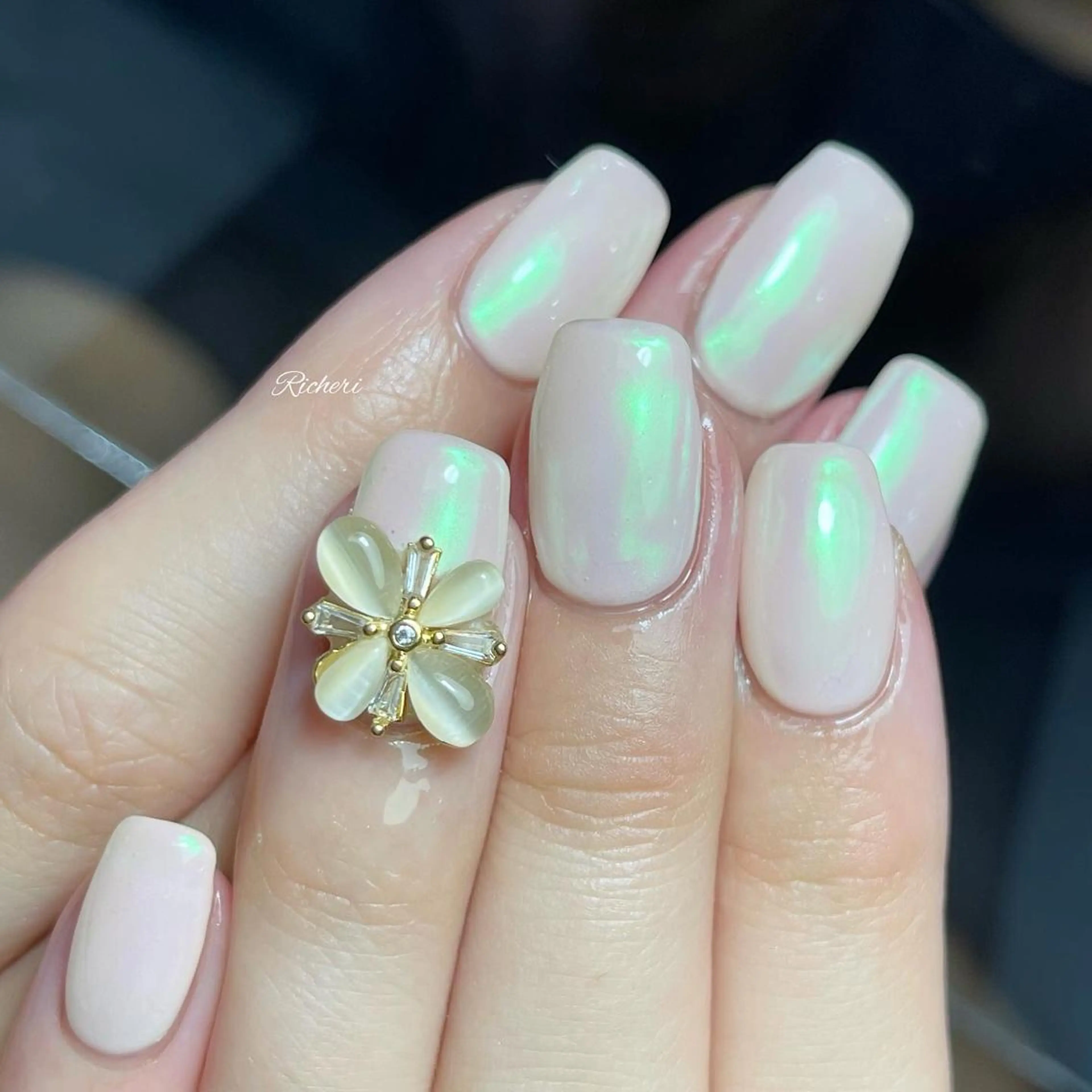 ミディアム ネイル 韓国風ヘア アートネイル フレンチネイル ジェルネイル 韓国ネイル richeri beautyのエステ・リラクイメージ