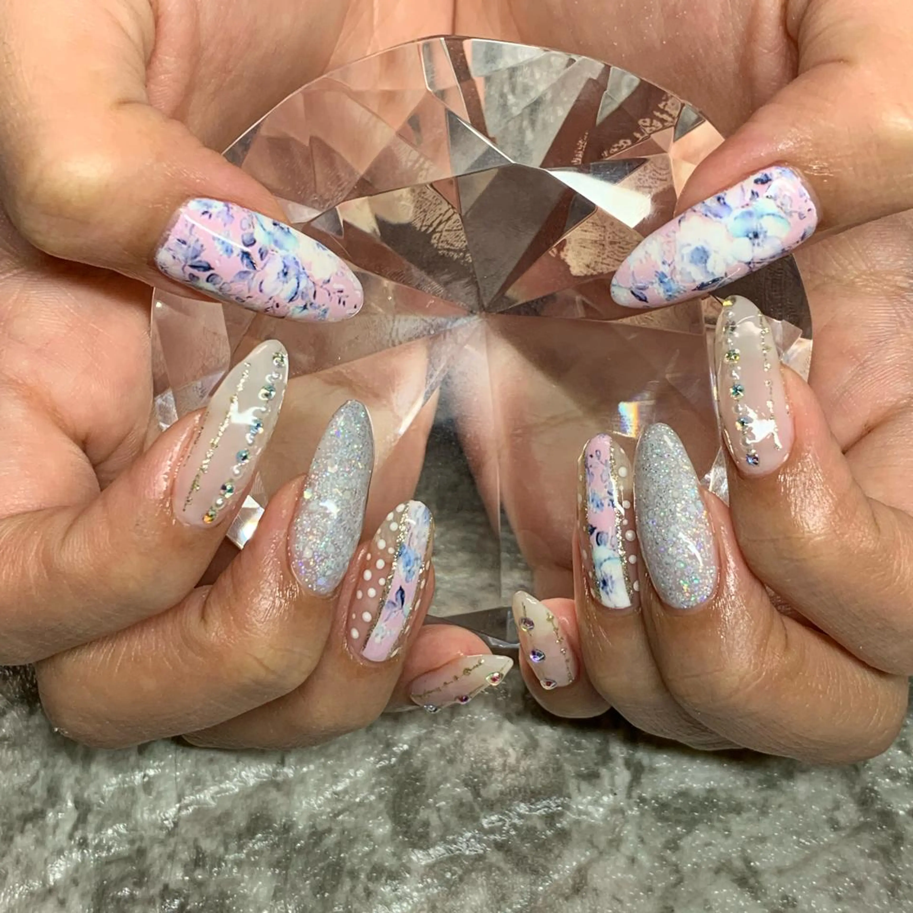 ネイル RuxuryNail ／RiAnnaのネイルデザイン