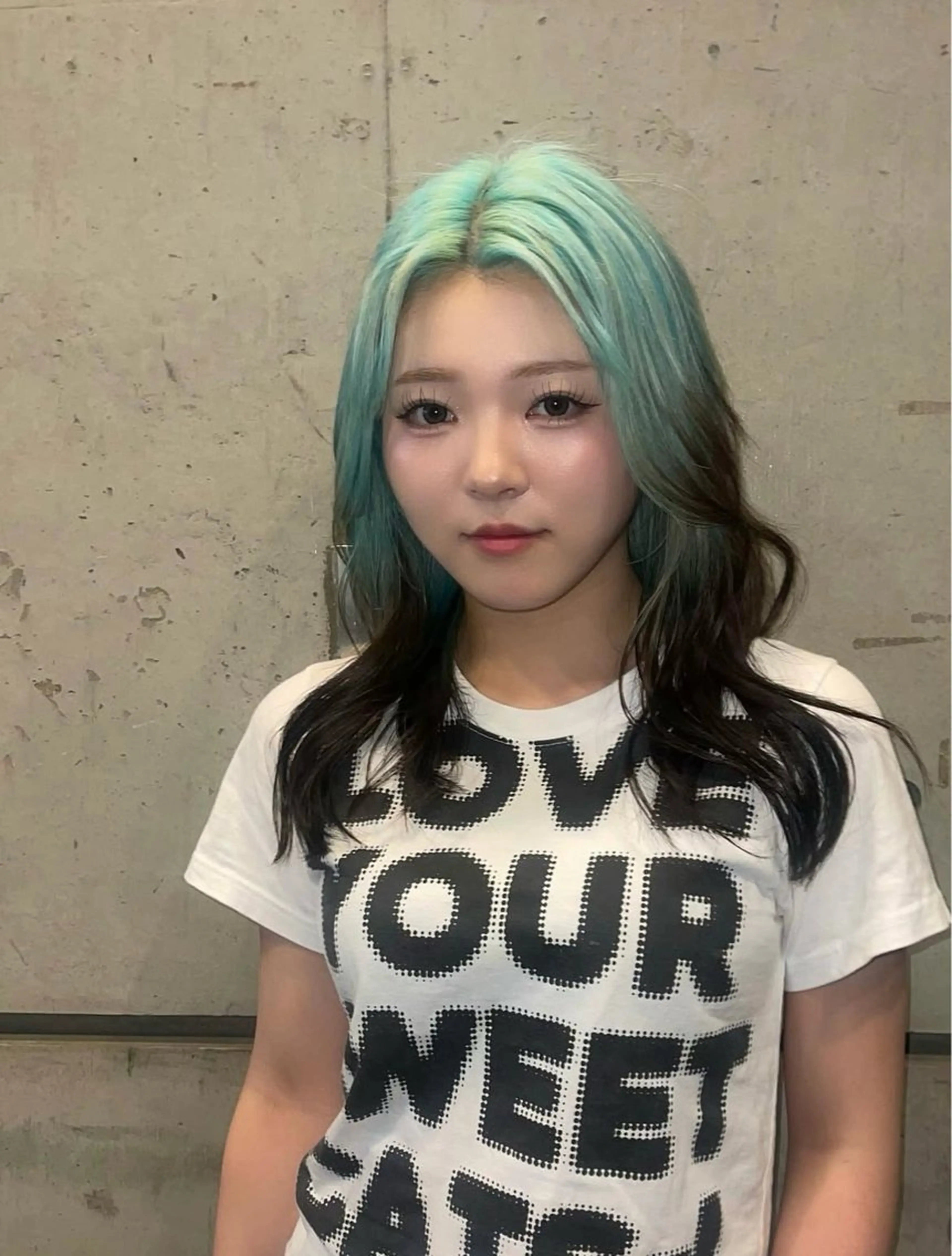 セミロング ARISA︎ メンズハイトーンのヘアスタイル