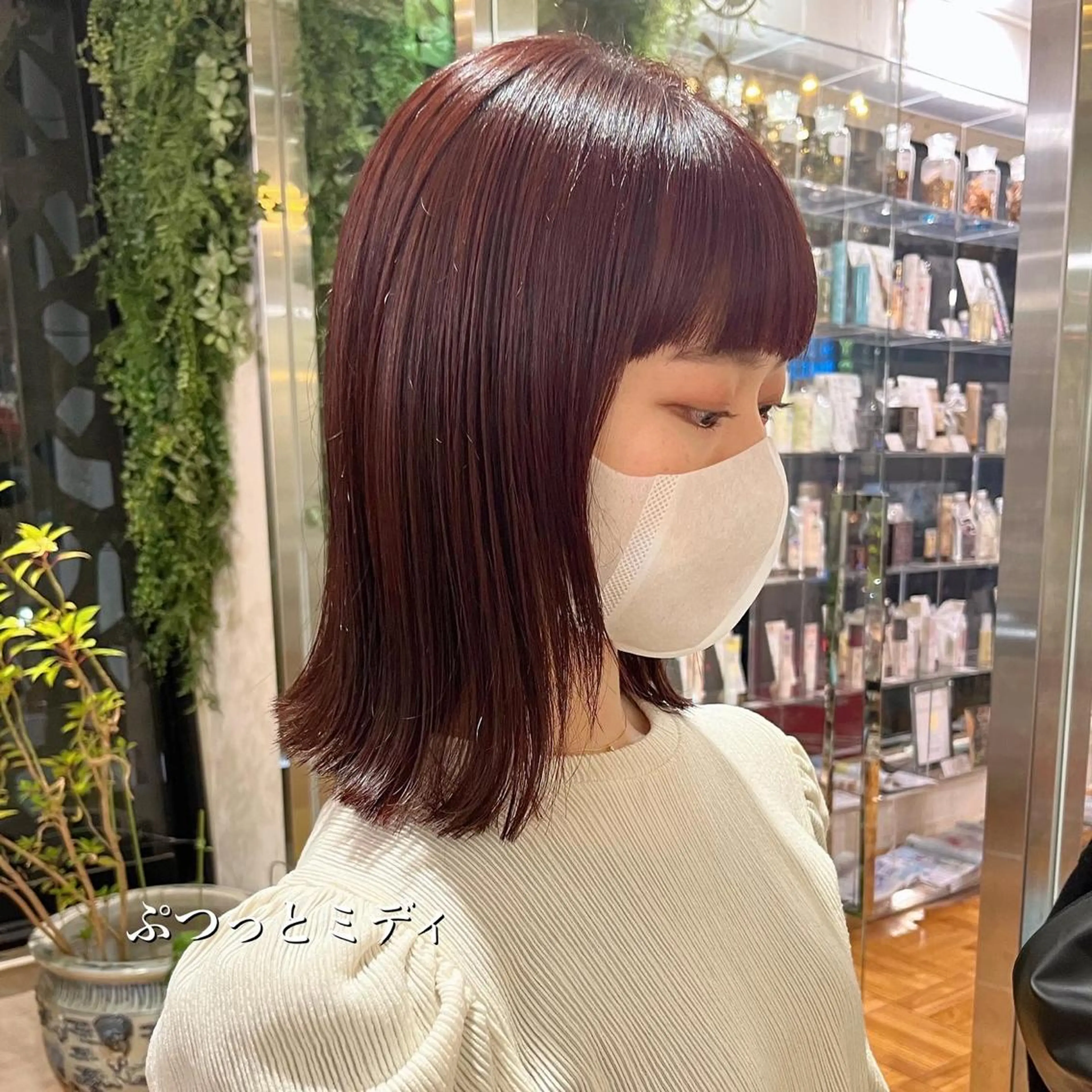 ミディアム 切りっぱなしボブ ショートボブ ボブレイヤー ボブ くびれヘア ボブ顔周り 韓国遠藤小雪のヘアスタイル