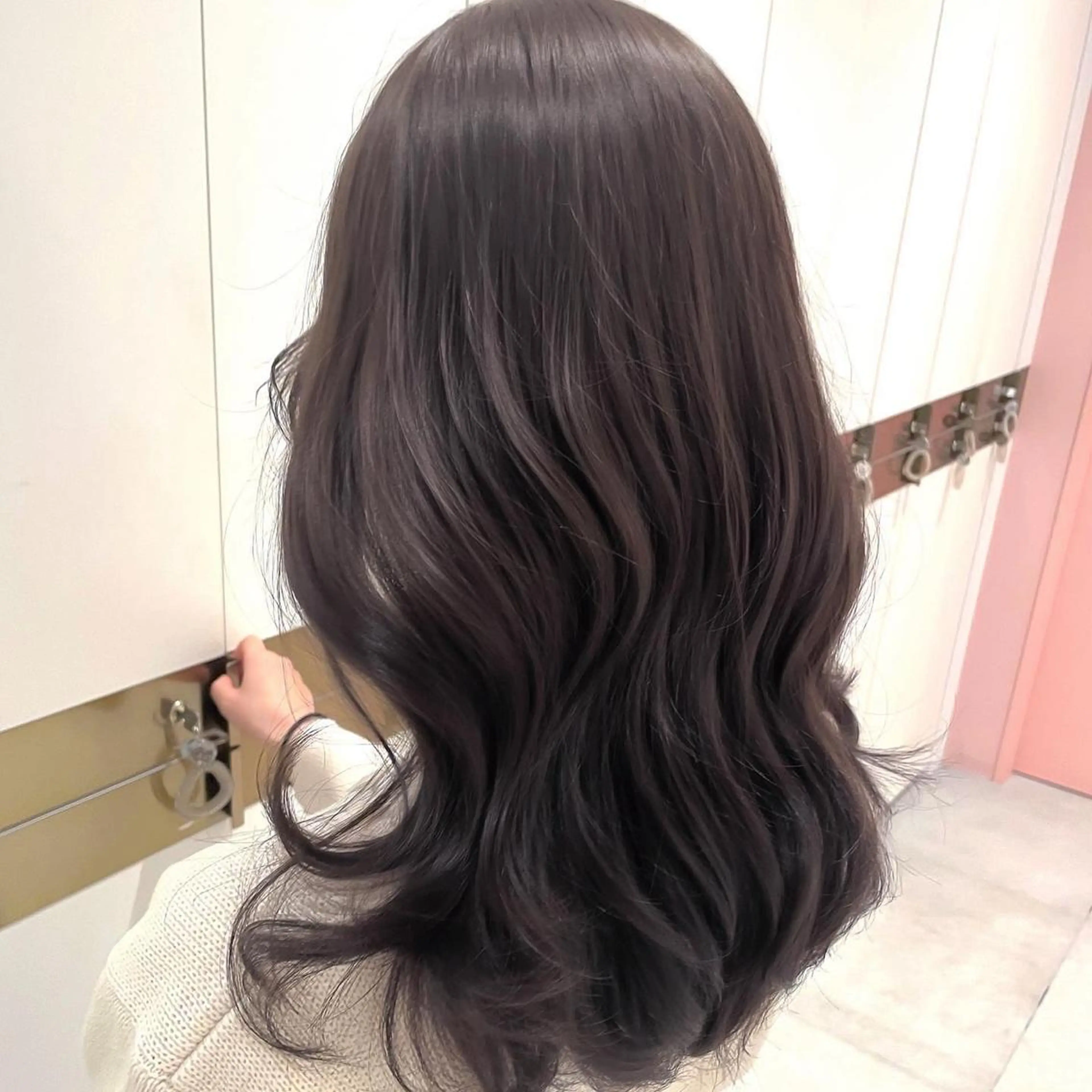 セミロング カラー 🤎小顔レイヤー /ベージュ🤎友香のヘアスタイル