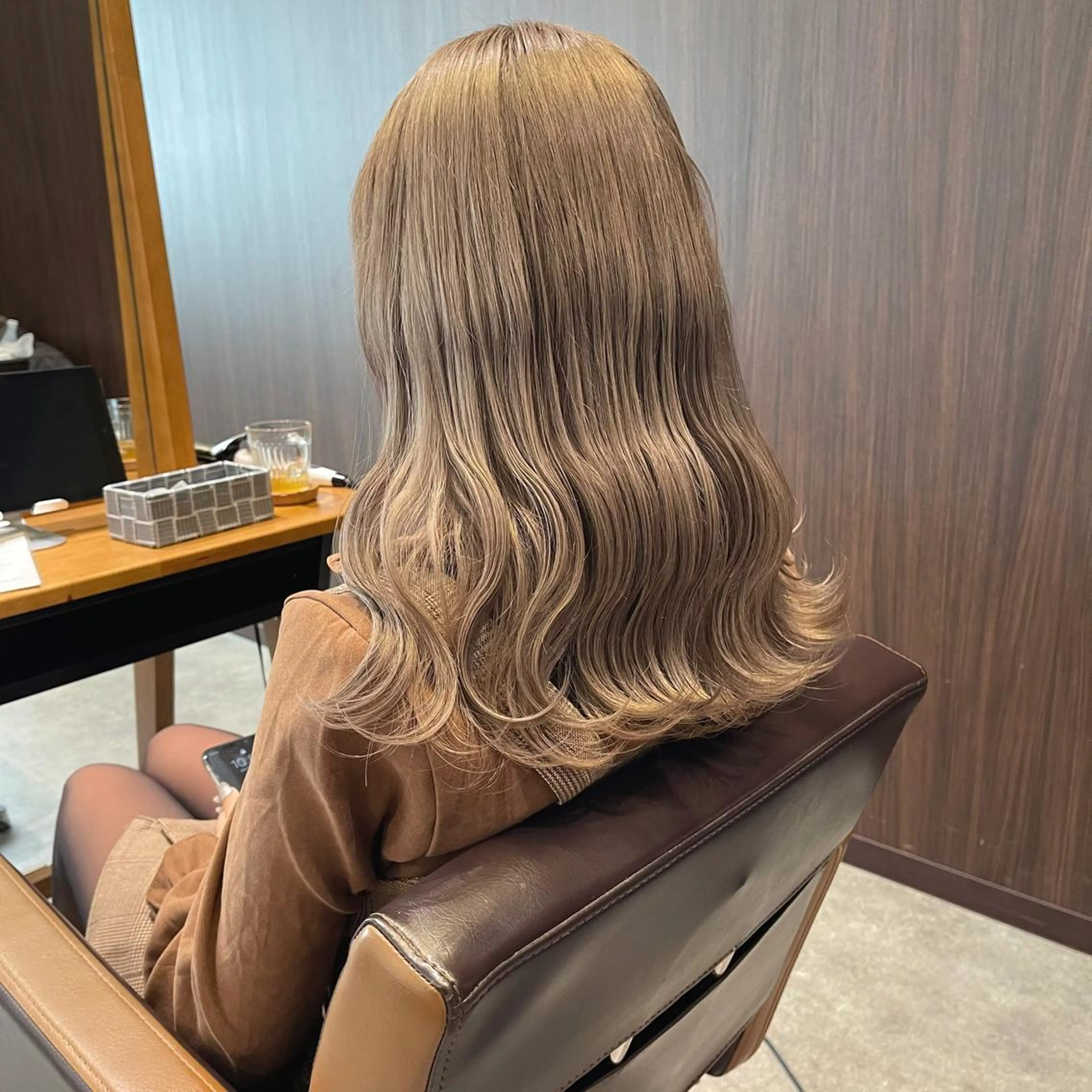 ミディアム カラー ベージュカラー ミルクティーベージュ 清水 亮太／赤み消しカラーのヘアスタイル