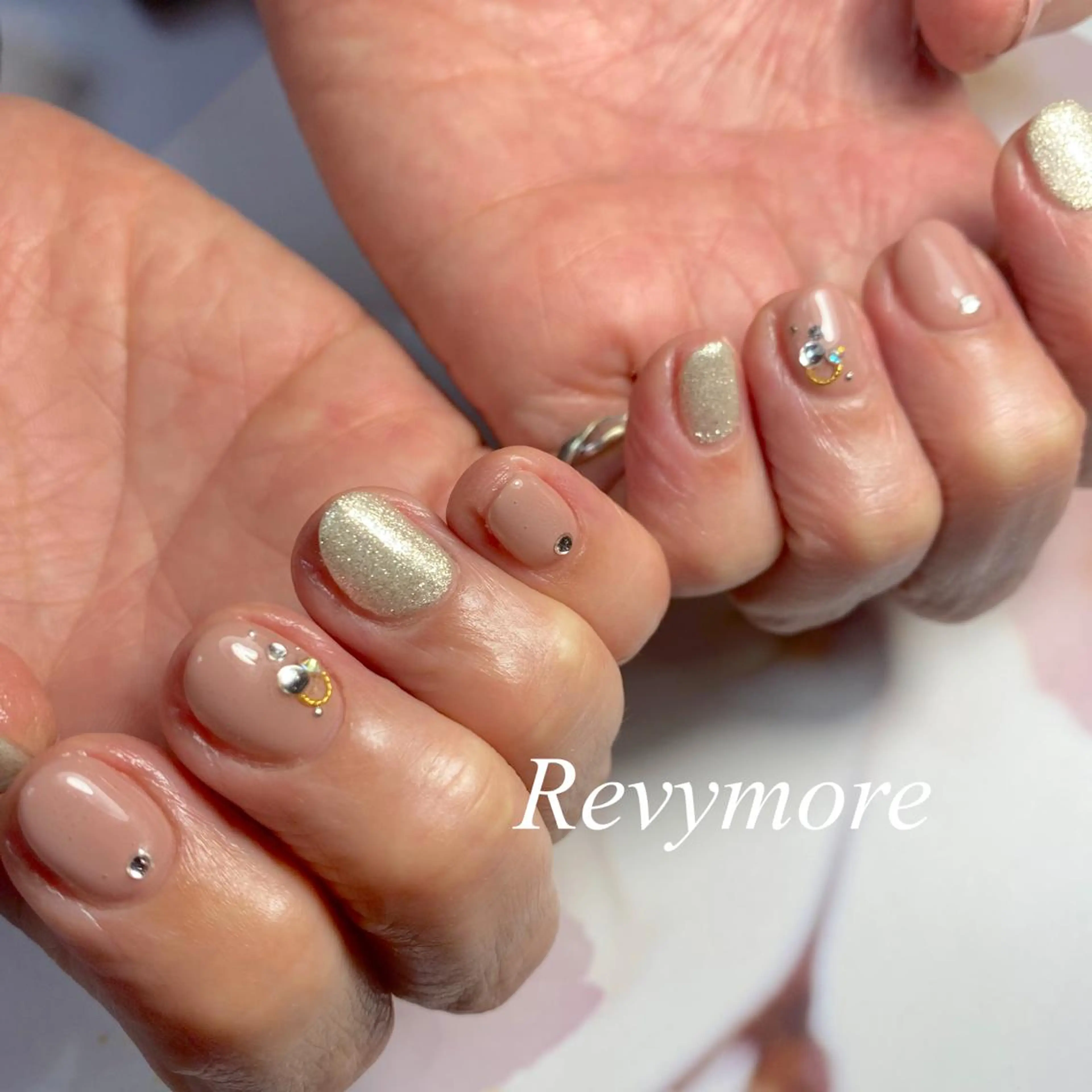 ショート ネイル ジェルネイル ニュアンスネイル オフィスネイル シンプルネイル nail salon Revymore所属・nail salon Revymoreのネイルデザイン