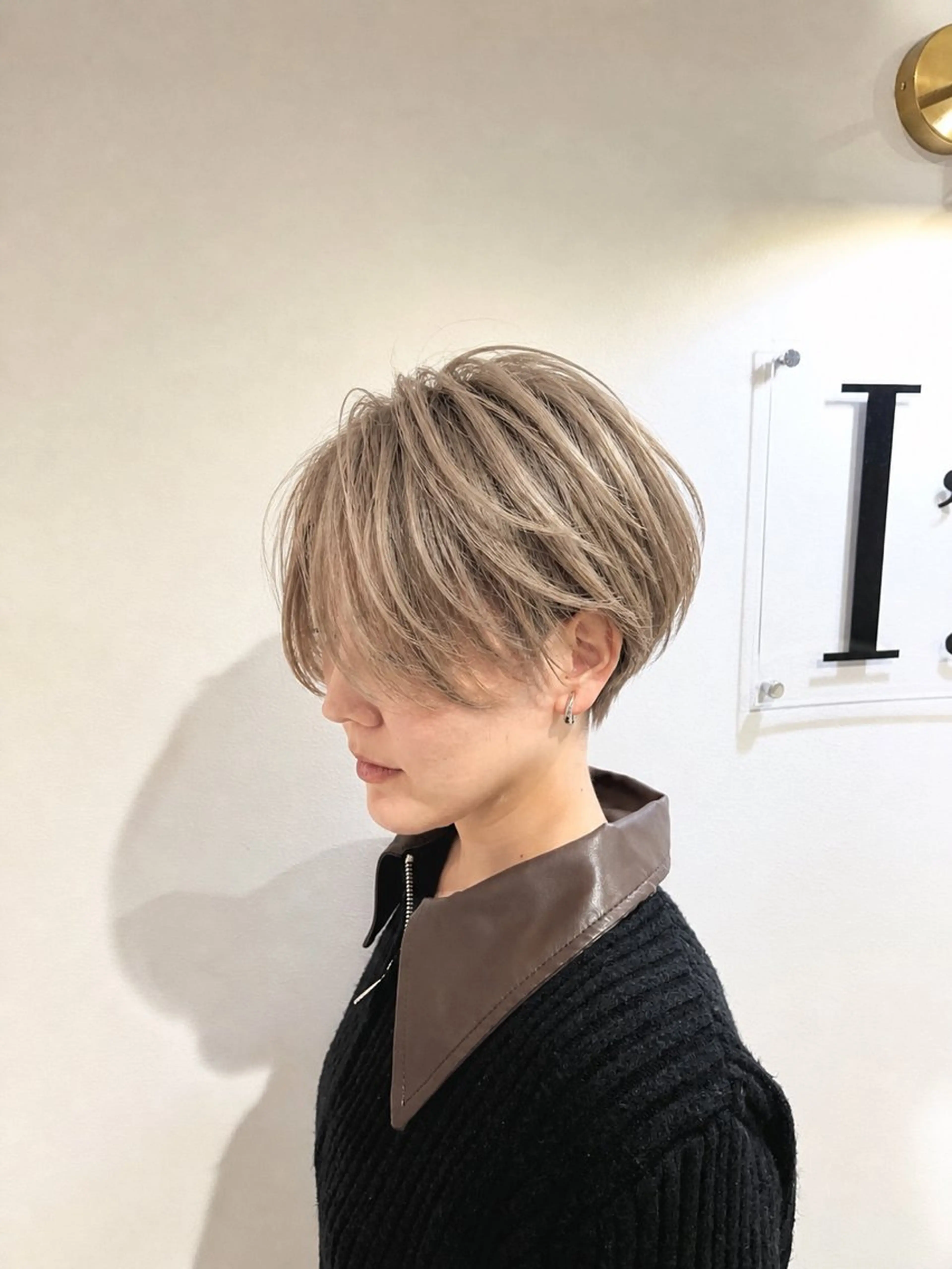 ショート カラー ハンサムショート ブリーチ ハイトーンカラー ショートヘア カット ヘアカラー 浦島 ひろしのヘアスタイル