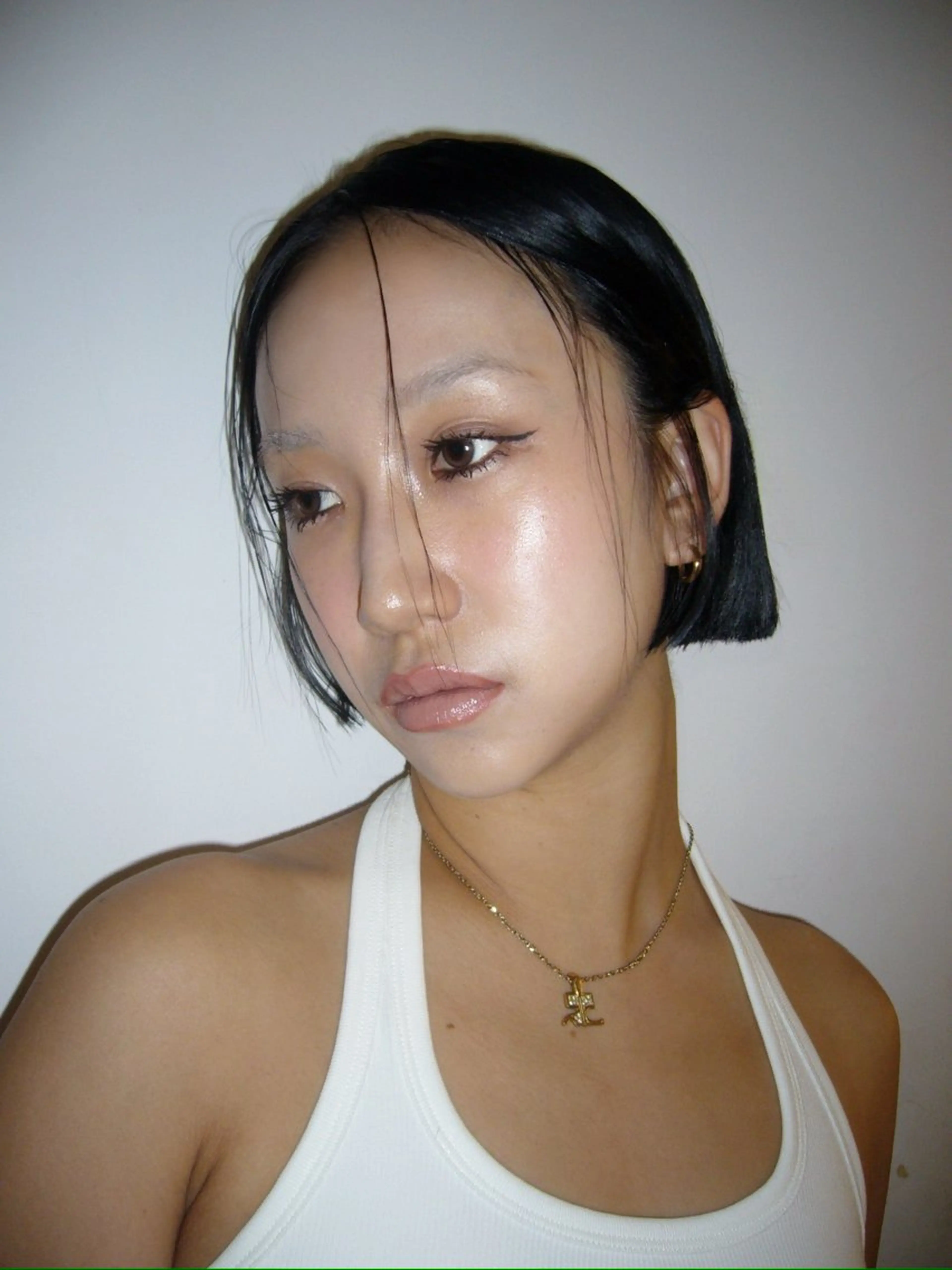 ショート カラー 縮毛矯正 坂入 美帆のヘアスタイル