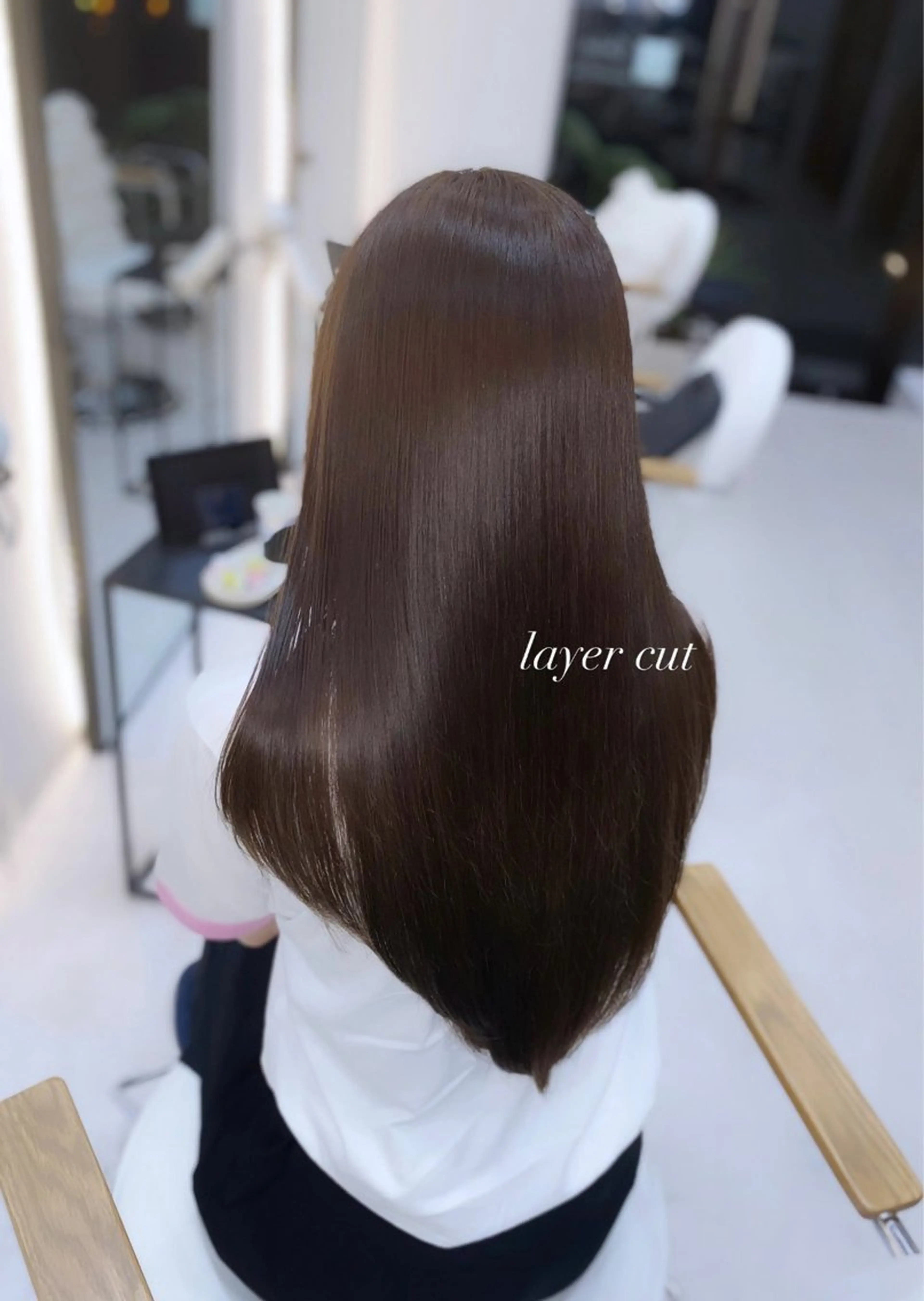 ロング カラー ベージュカラー レイヤーカット カット ヘアカラー トリートメント 艶髪・透明感カラー・ 韓国ヘア・Yuriのヘアスタイル