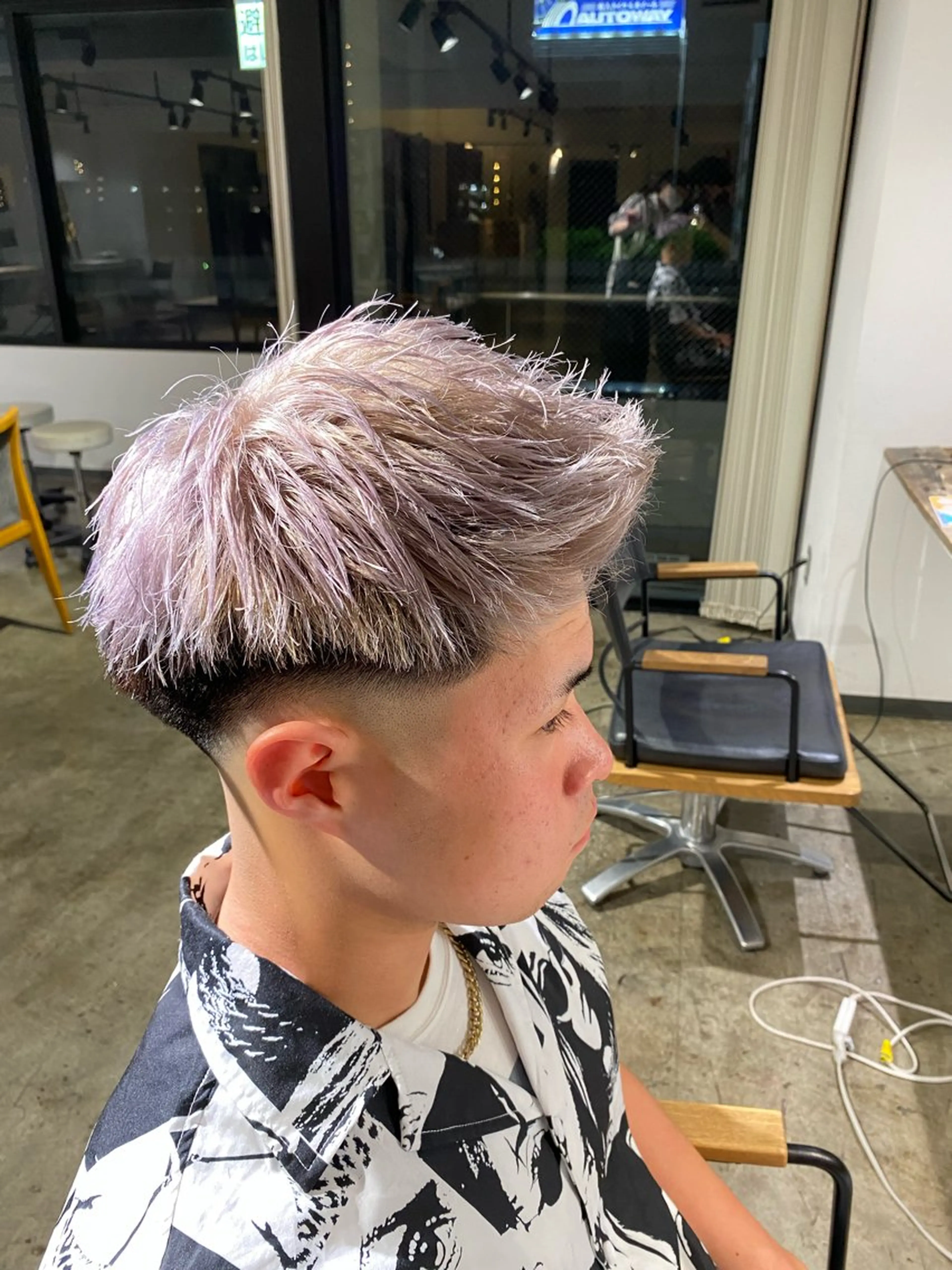 ショート カラー メンズ メンズブリーチ ブリーチ シルバー ホワイトシルバー メンズパーマ 特化/中川拓也のヘアスタイル