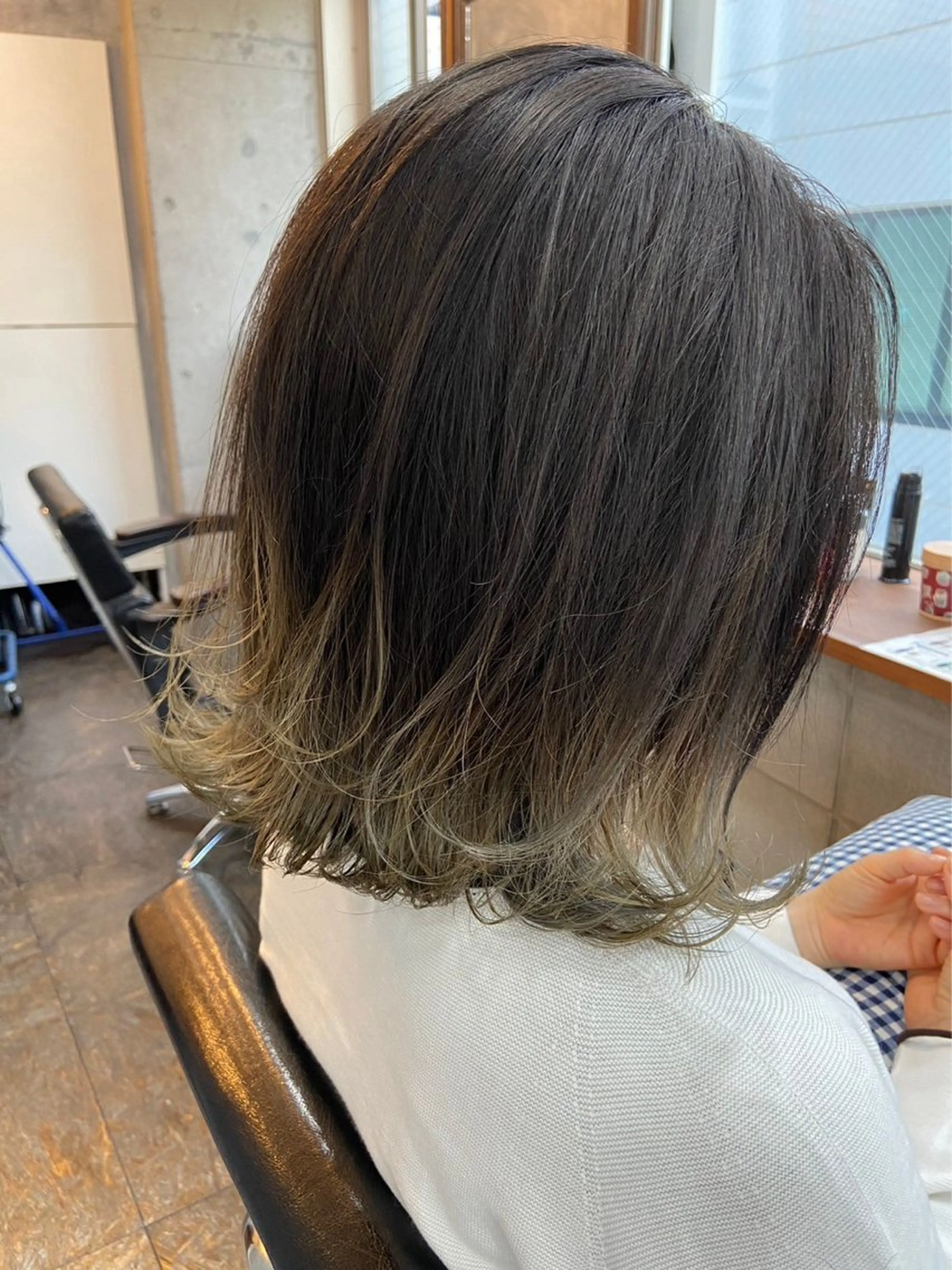 ミディアム カット ヘアカラー トリートメント J /レイヤーカット /ショートボブのヘアスタイル