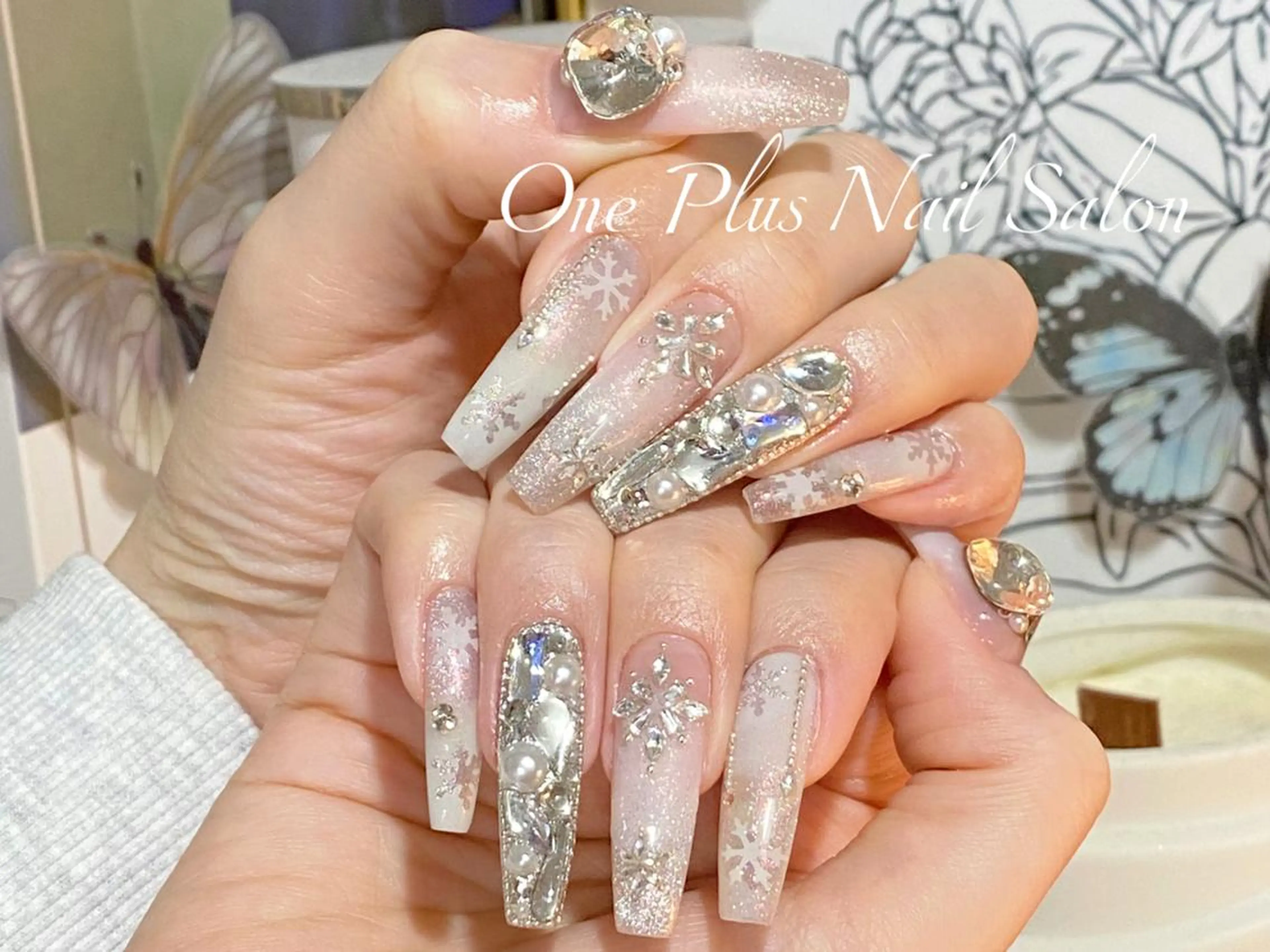 ネイル 冬ネイル クリスマス ハンドネイル One Plus Nail Salonのネイルデザイン