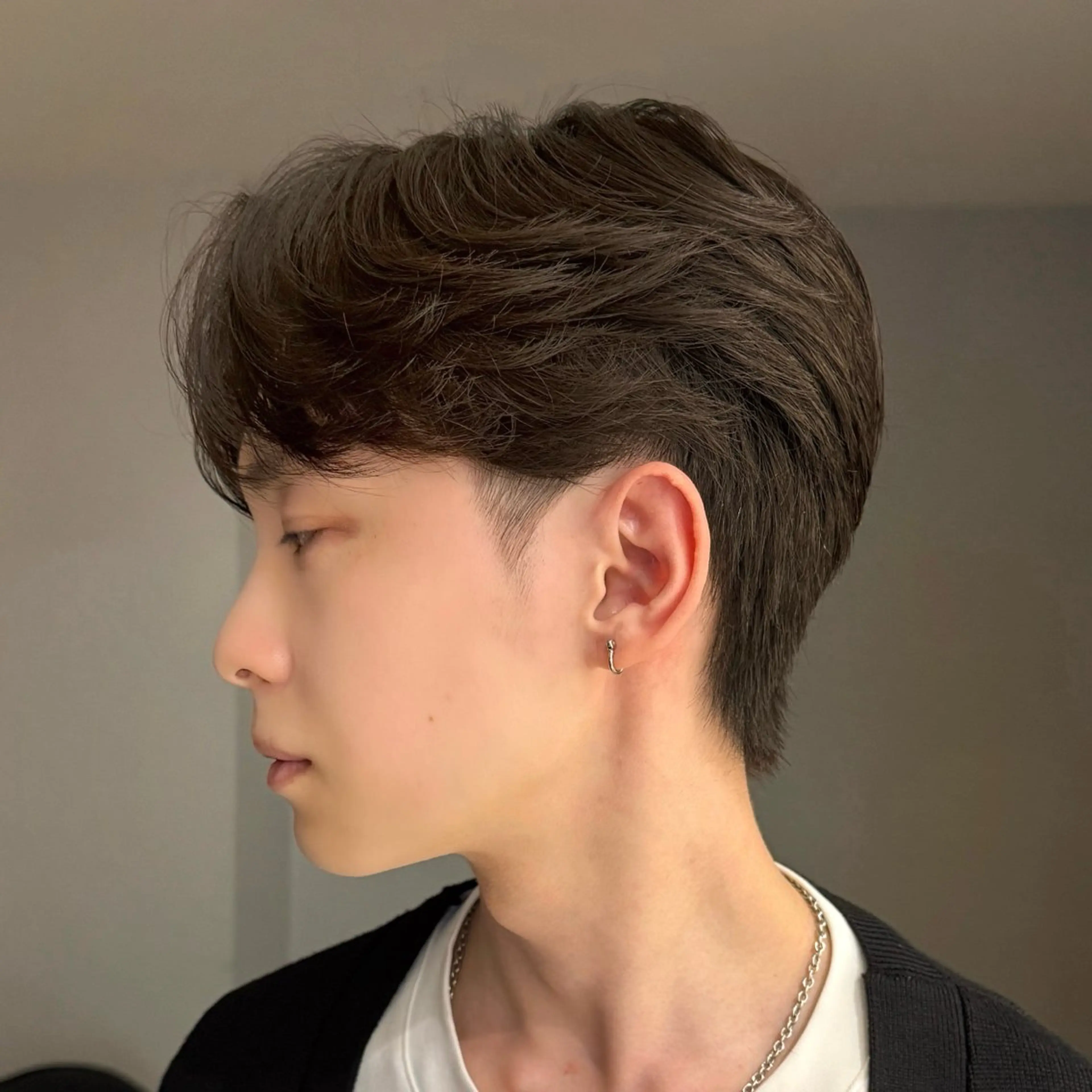 メンズ センターパート ダウンパーマ フェザーパーマ メンズ韓国風 マッシュ カット センターパート特化/ メンズカット/ヒロキのヘアスタイル