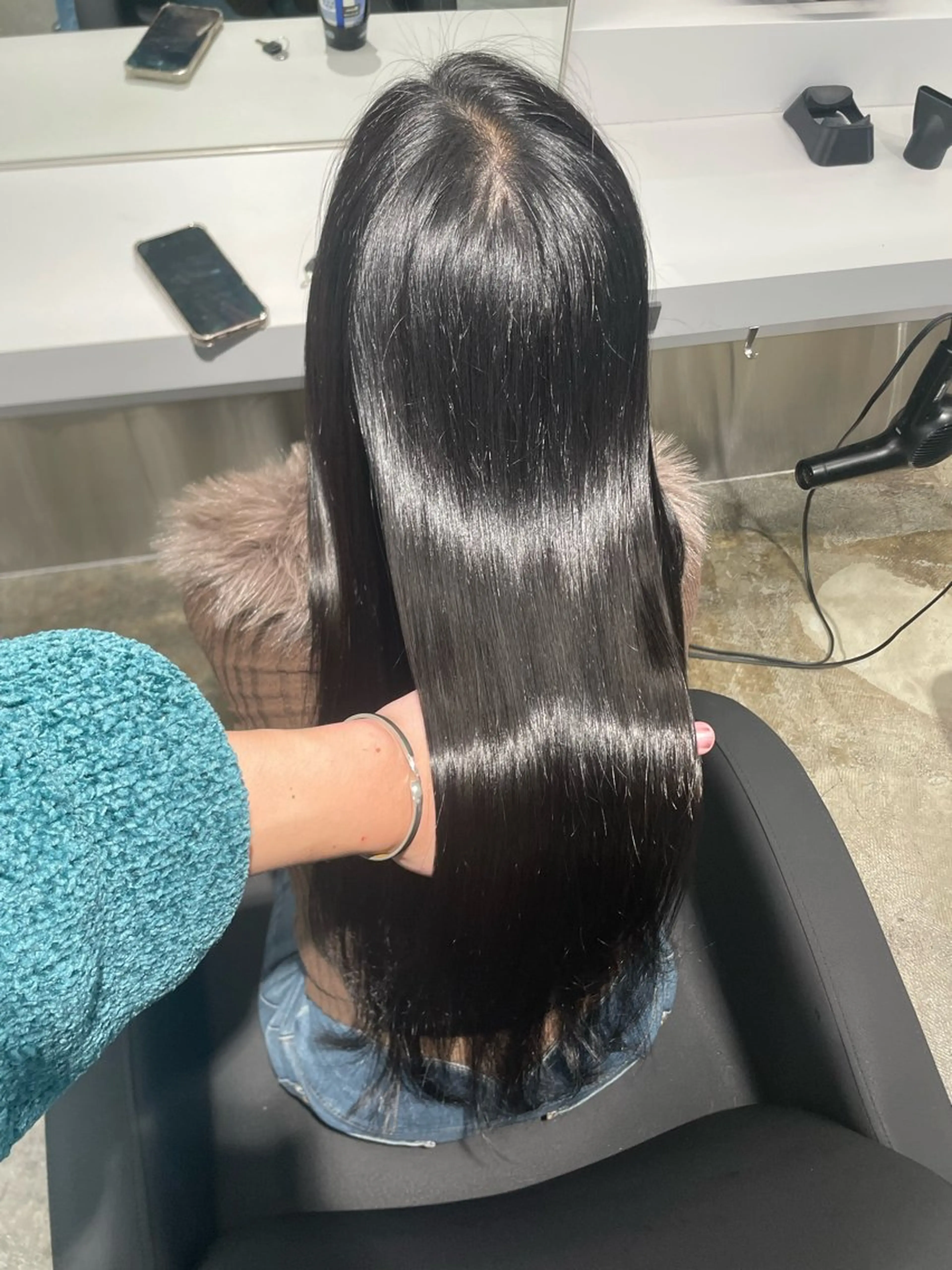 ロング カラー アッシュ アッシュブラック 黒髪 カット 縮毛矯正 トリートメント 🫧透明感/美髪🫧 Hiroakiのヘアスタイル