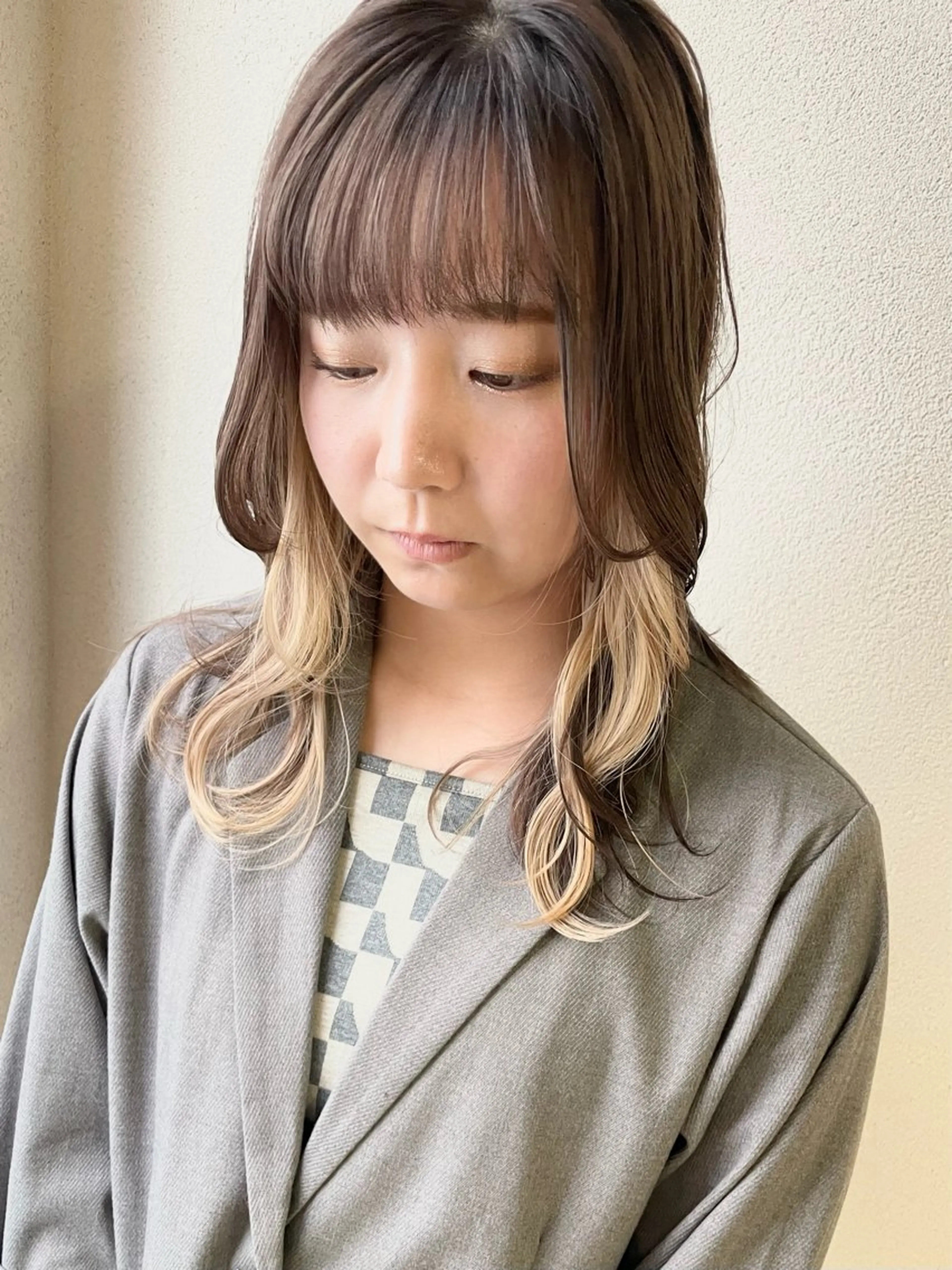 セミロング カラー ベージュカラー ブロンド ブロンドベージュ イヤリングカラー ヘアカラー トリートメント 沢田 瞳のヘアスタイル