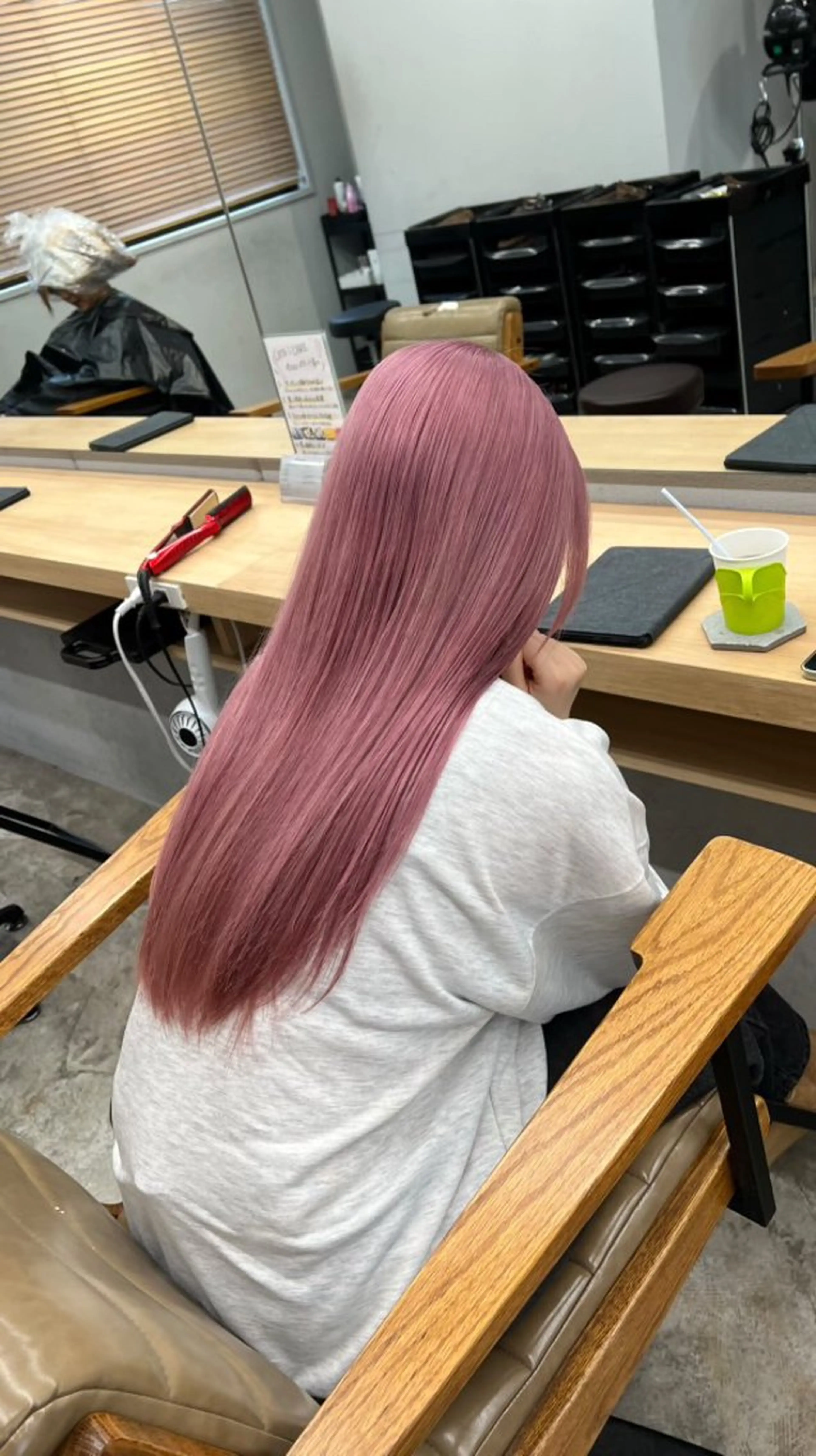 ロング カラー アッシュ ピンクカラー SALOWIN 新宿三丁目me+所属・レイヤー/ボブ/ パーマ/HARUKAのヘアスタイル