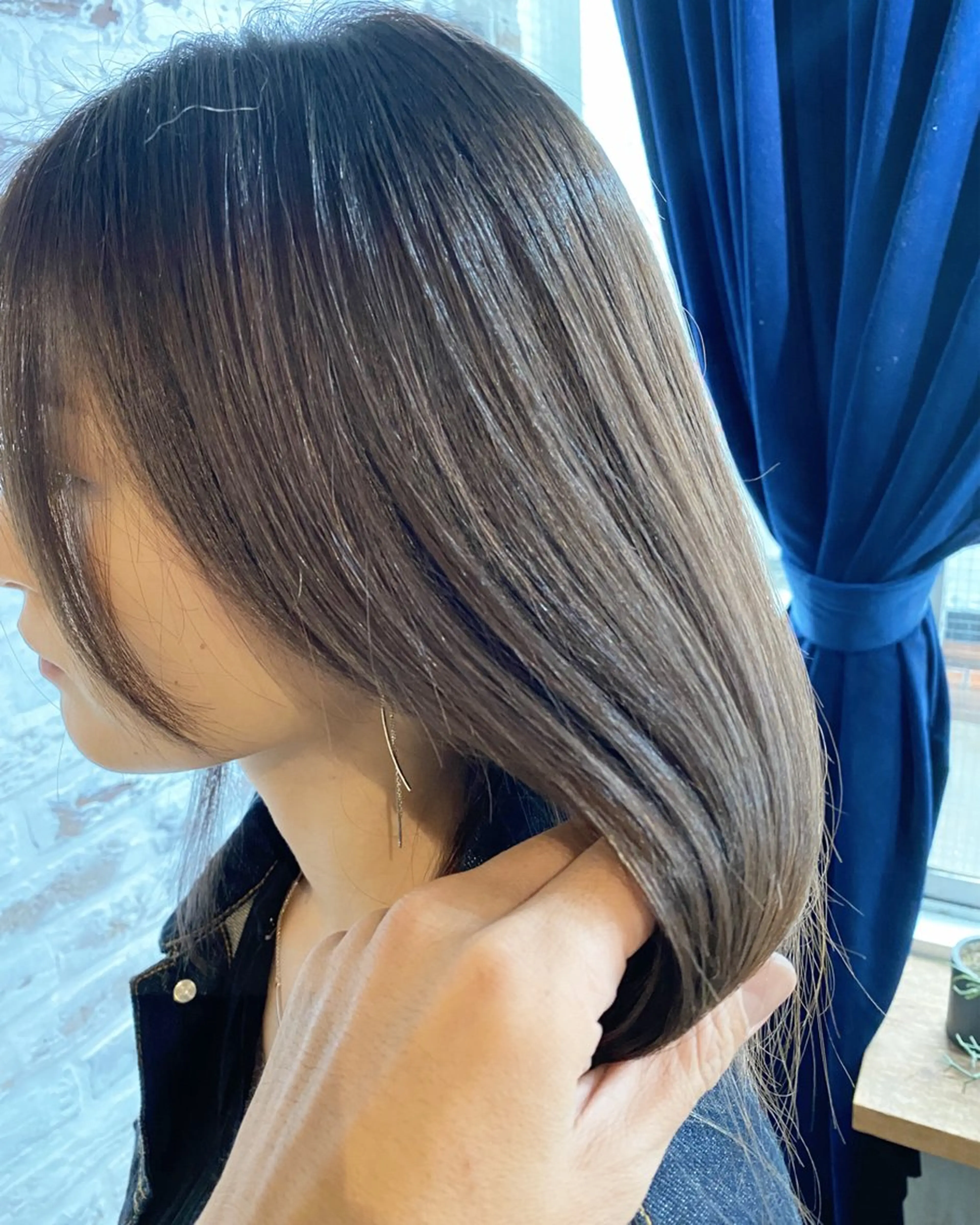 カラー アッシュ アッシュグレー ブルーカラー ブルーパープル 透明感カラー ヘアカラー トリートメント conne& ririのヘアスタイル