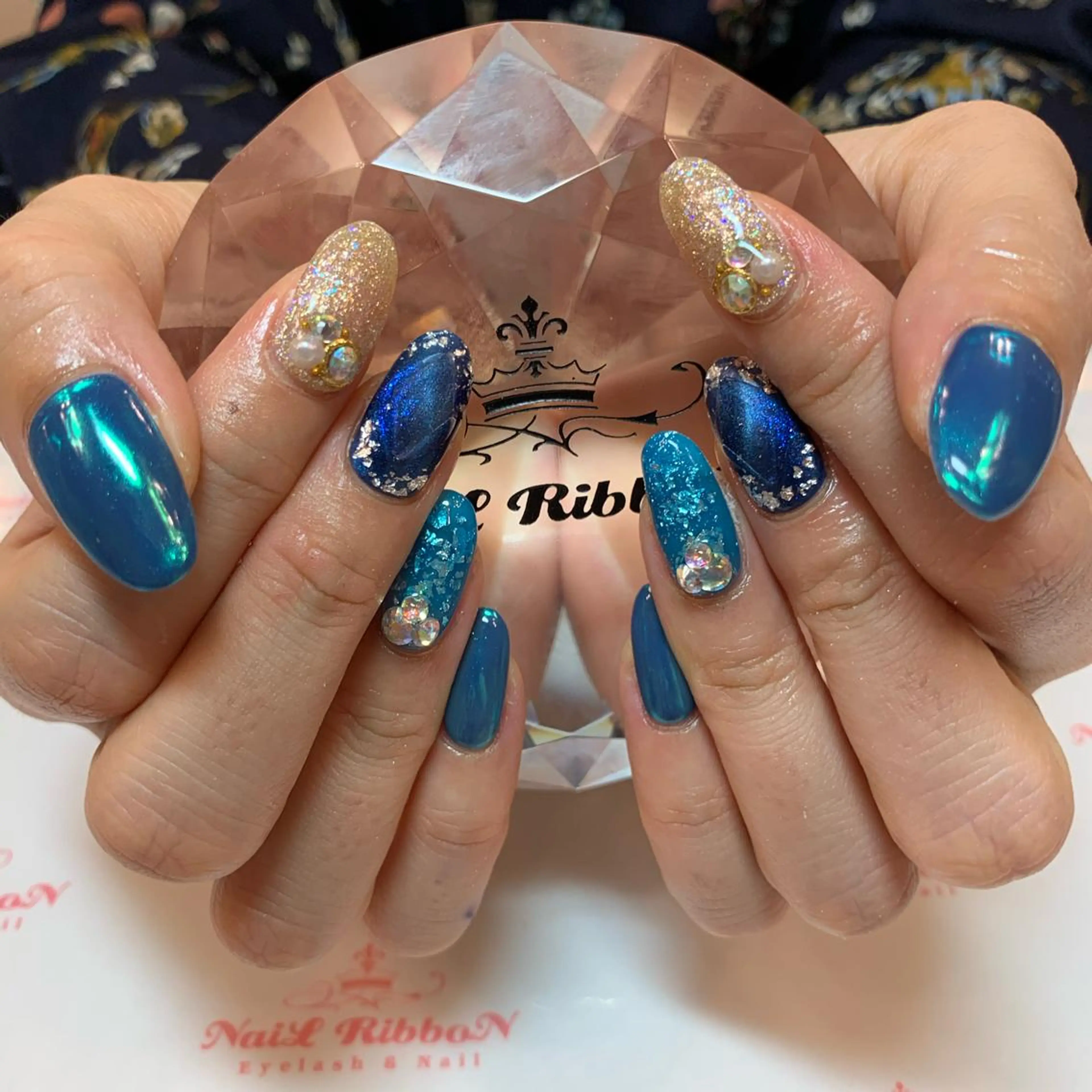 ネイル ネイルリボン 受付スタッフのネイルデザイン