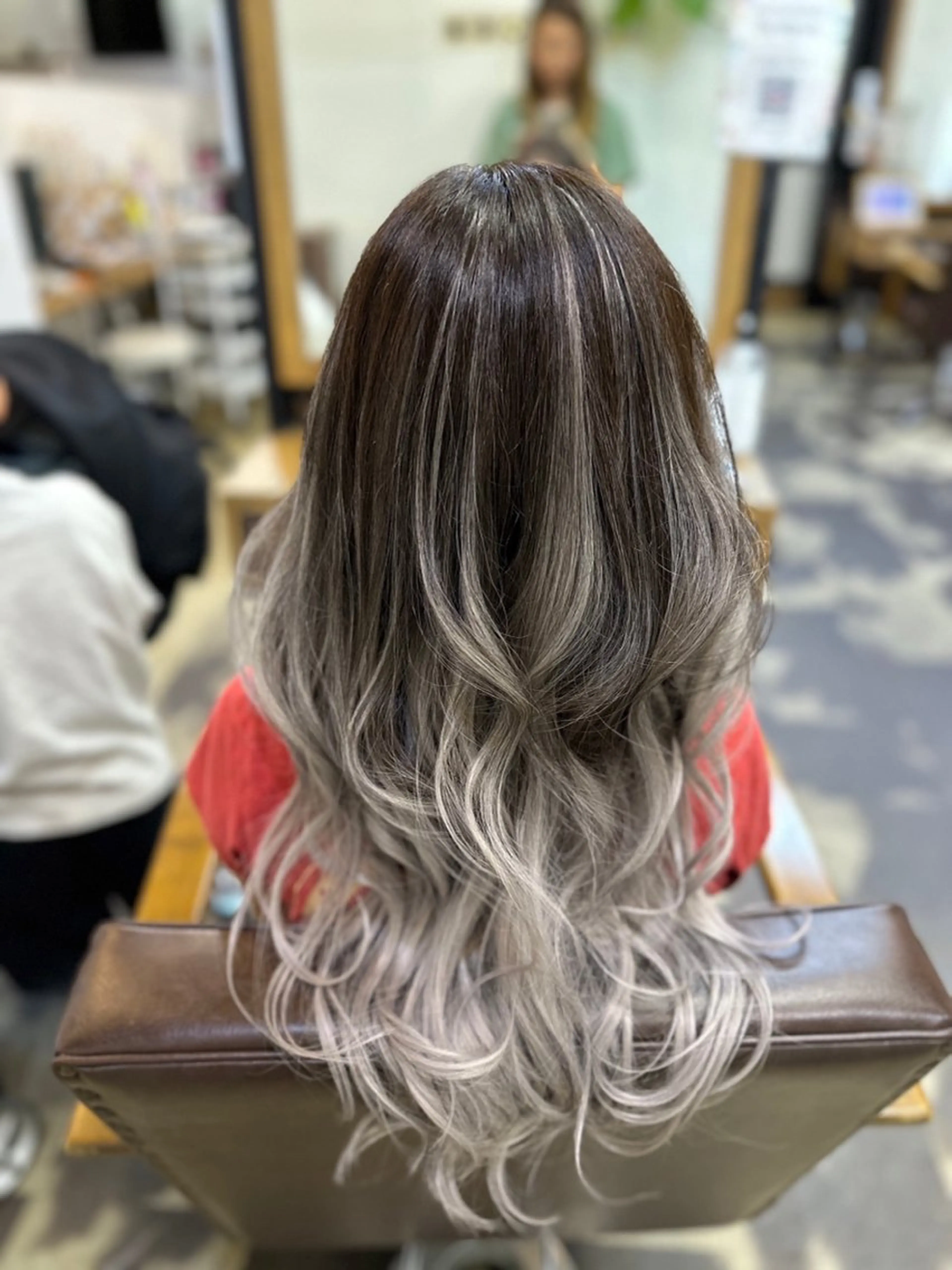 ロング カラー シールエクステ グラデーションカラー シルバー エクステ エクステ BRAS ナカガワのヘアスタイル