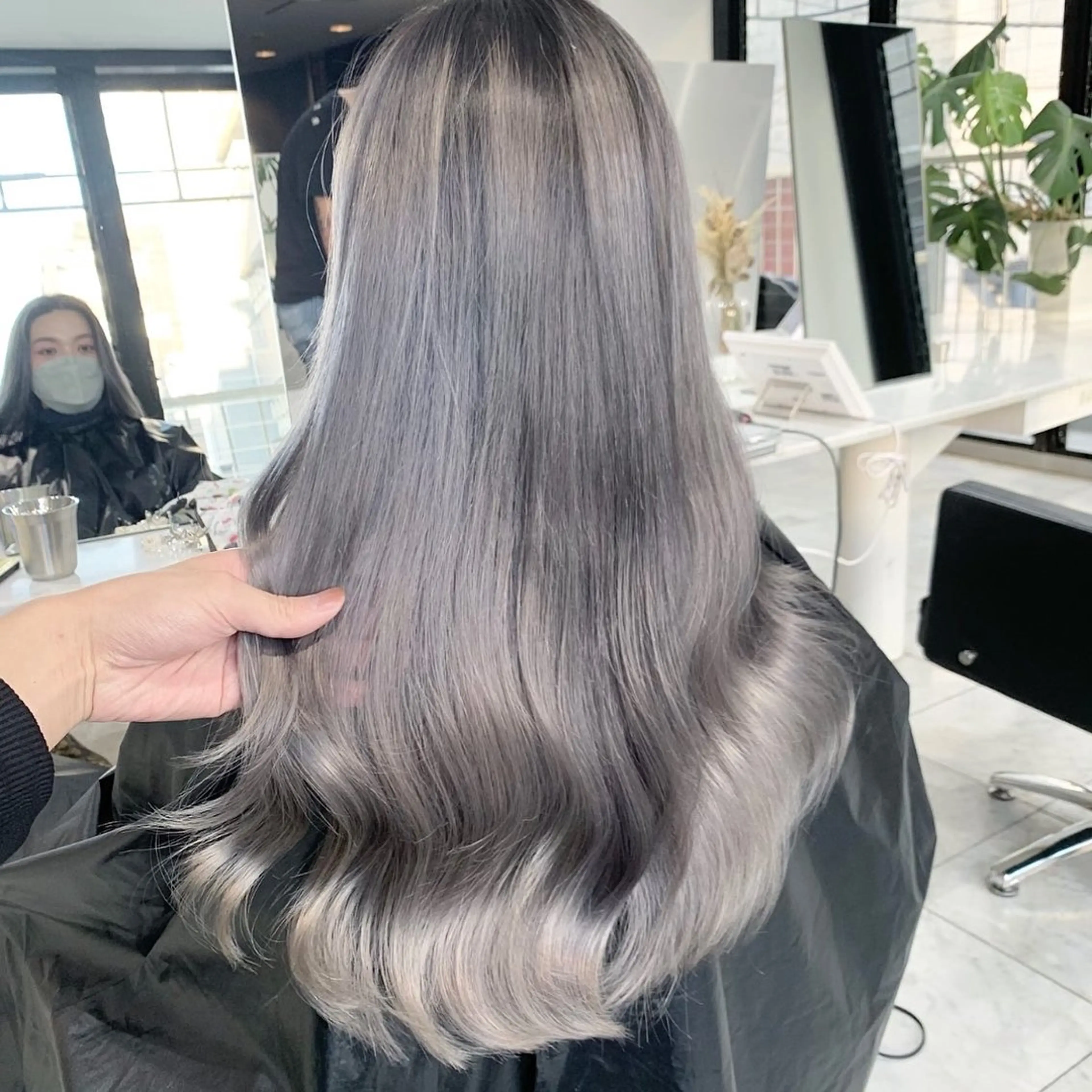 ロング カラー ブリーチ グレージュ トリートメント カット ヘアカラー トリートメント ヘアセット RYOSUKE ハイトーンのヘアスタイル