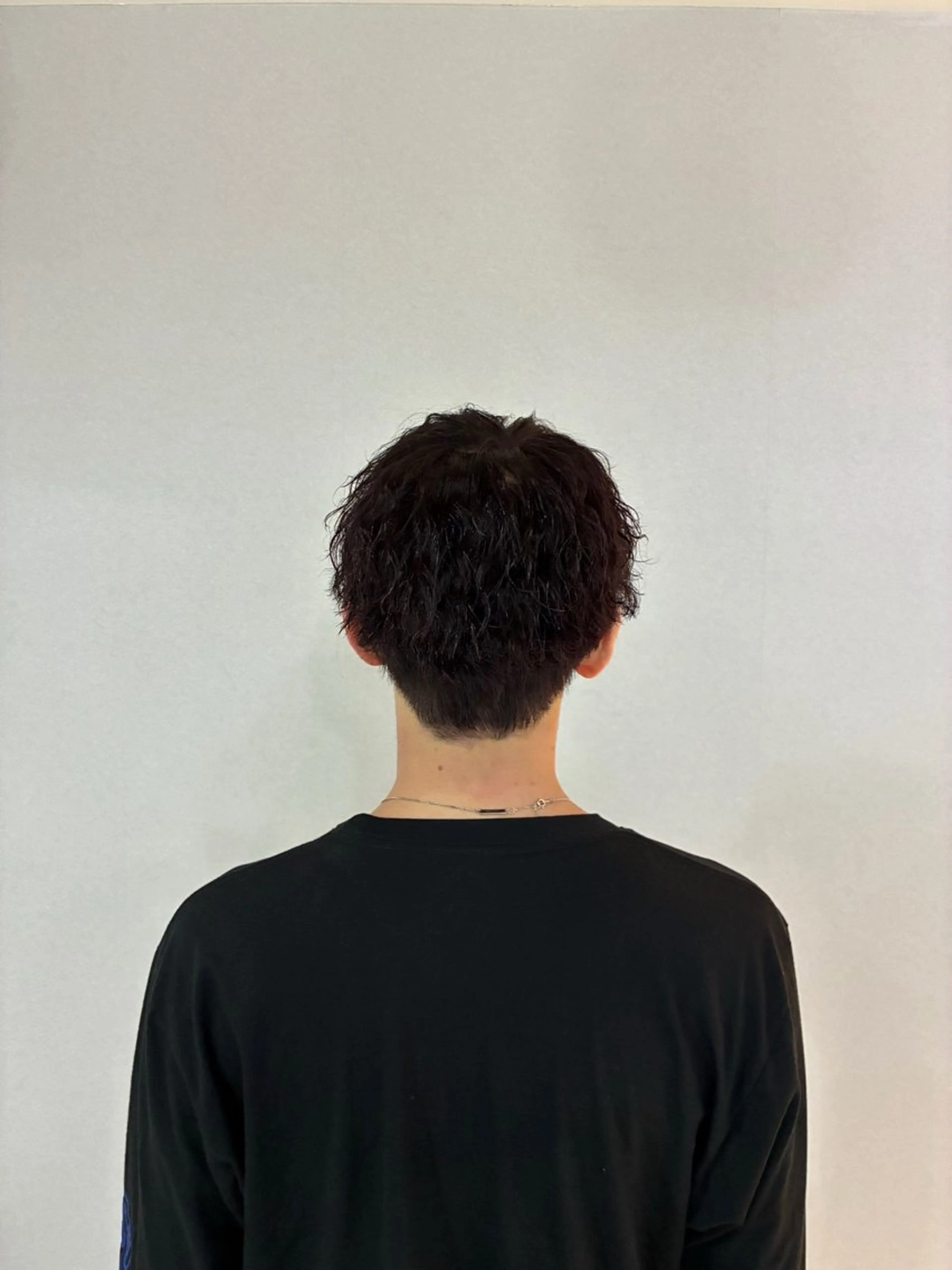 カラー パーマ メンズ メンズパーマ ツイストスパイラルパーマ ブラウンカラー スパイラルパーマ ハナダ メイのヘアスタイル