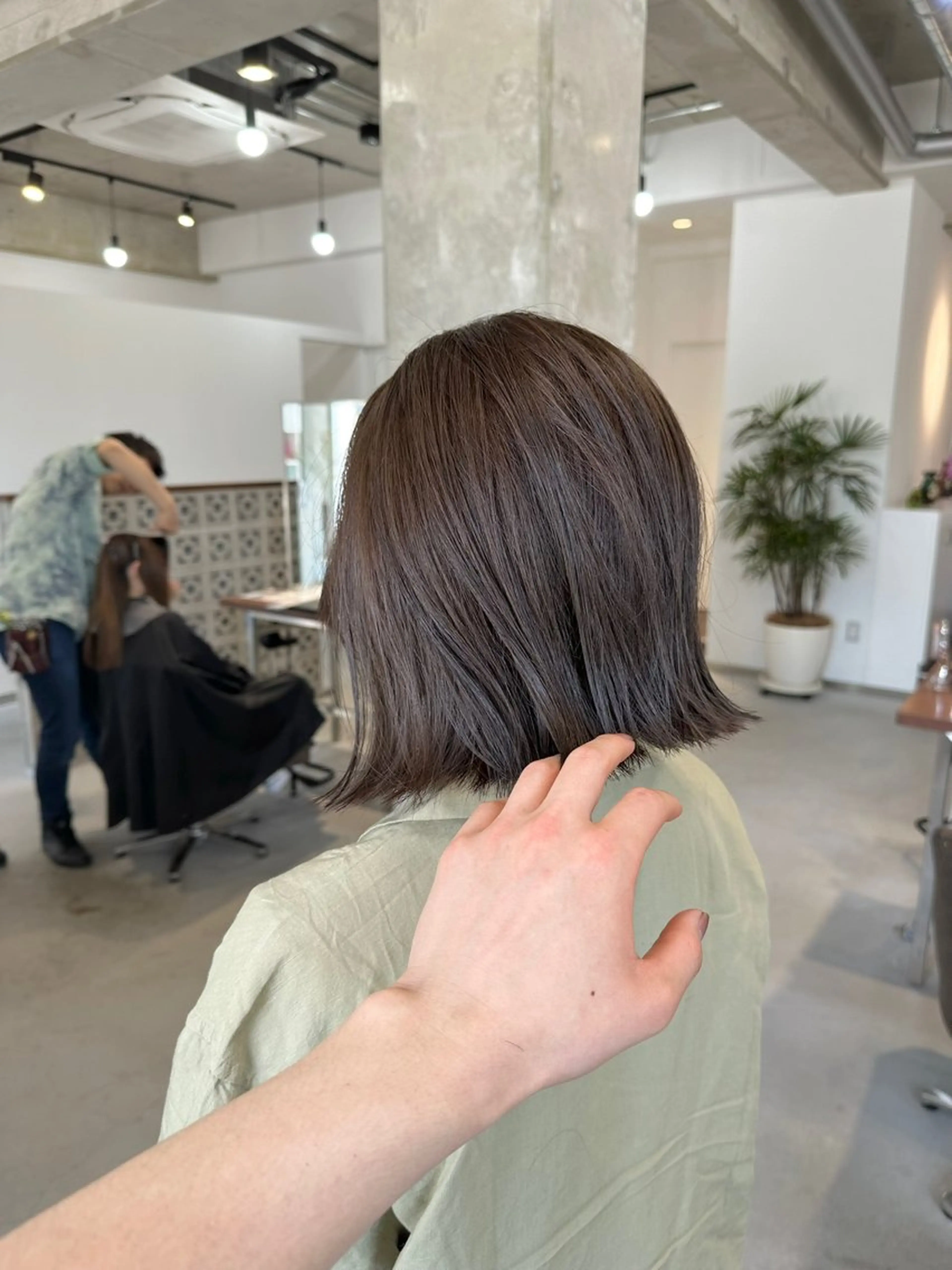 ミディアム ボブ カット ヘアカラー トリートメント カイリ /レイヤーカットのヘアスタイル