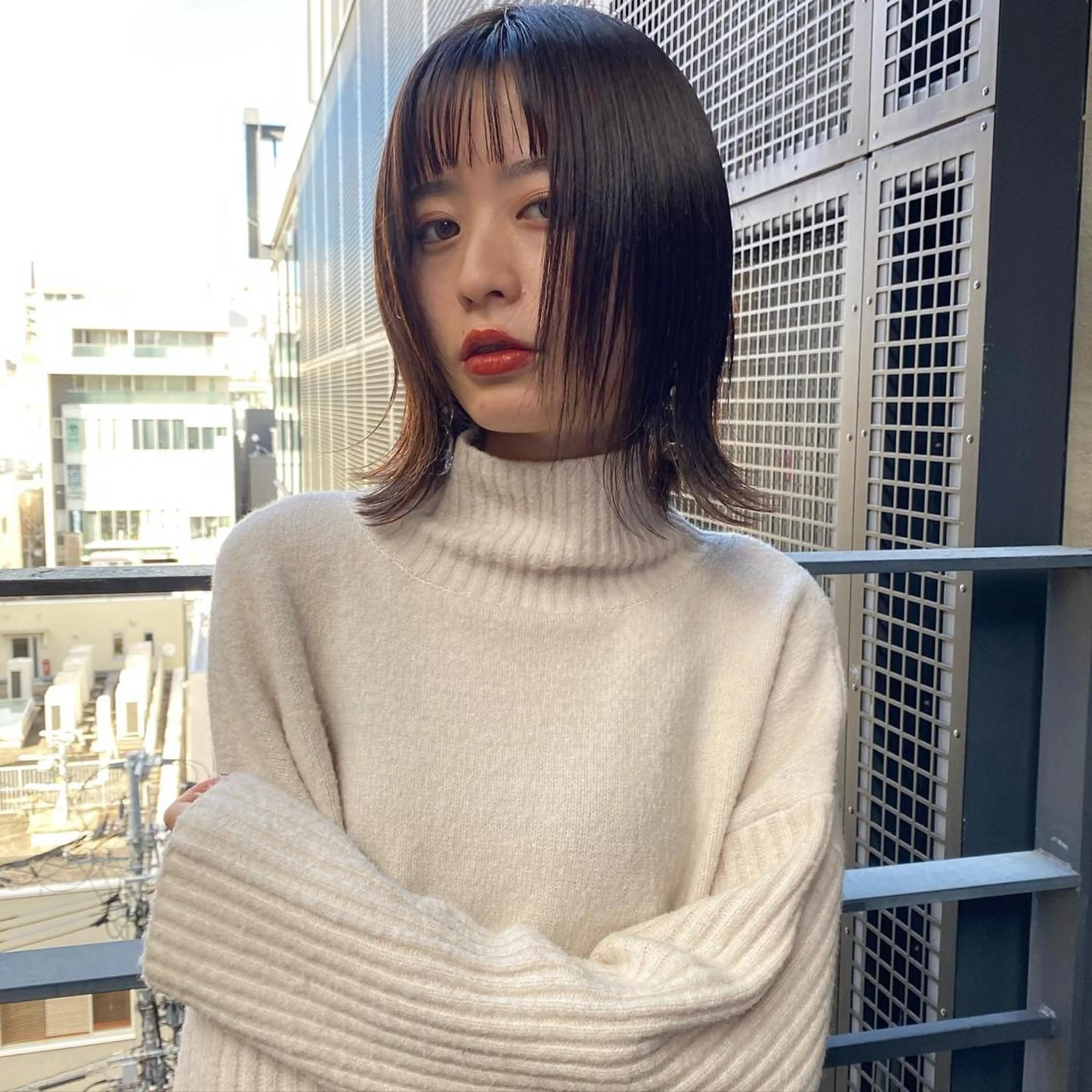 ミディアム カラー ヘアアレンジ メンズ 透明感カラー グレージュ オン眉 東 寛道のヘアスタイル