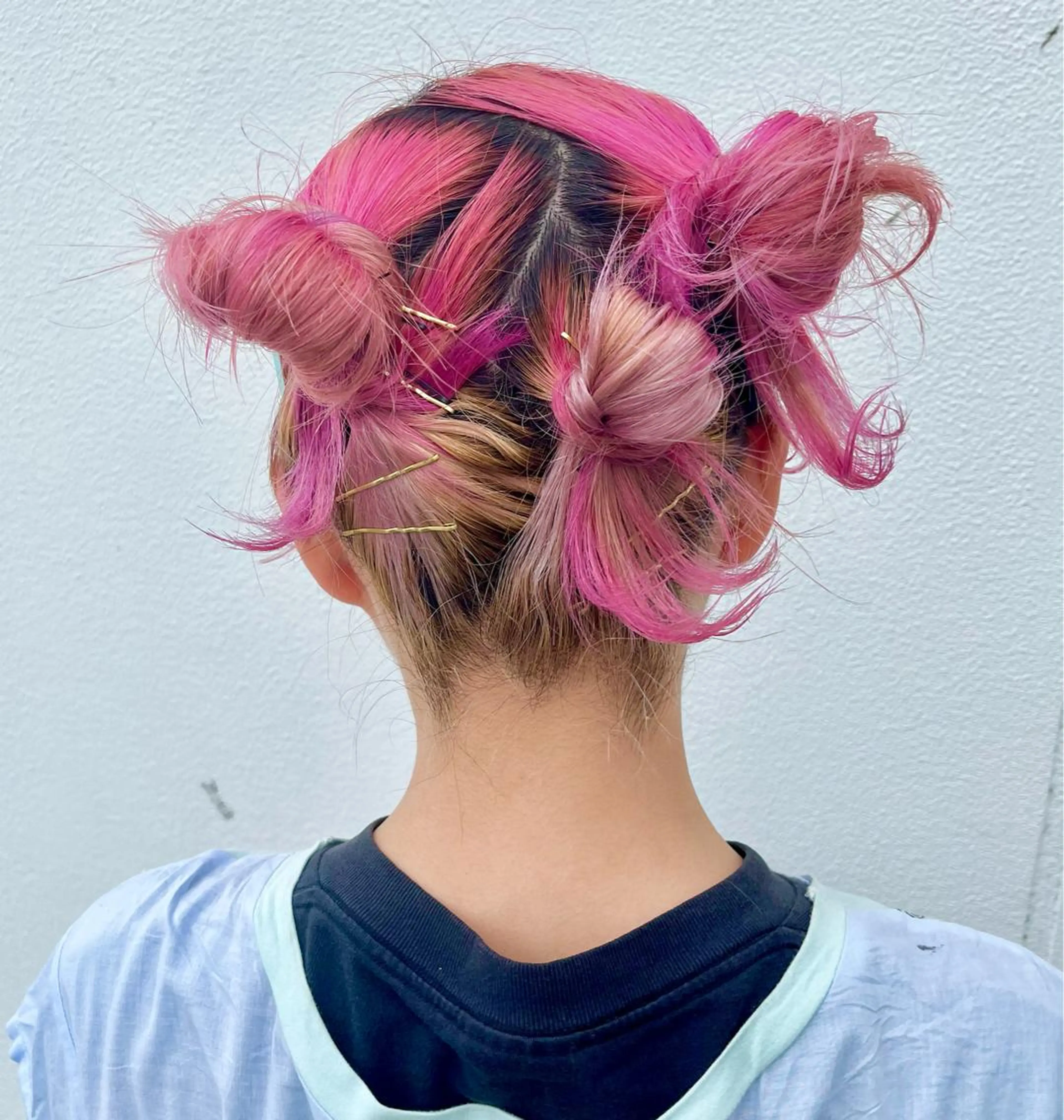 ミディアム カラー ヘアアレンジ 派手髪デザインカラー ヒロカのヘアスタイル