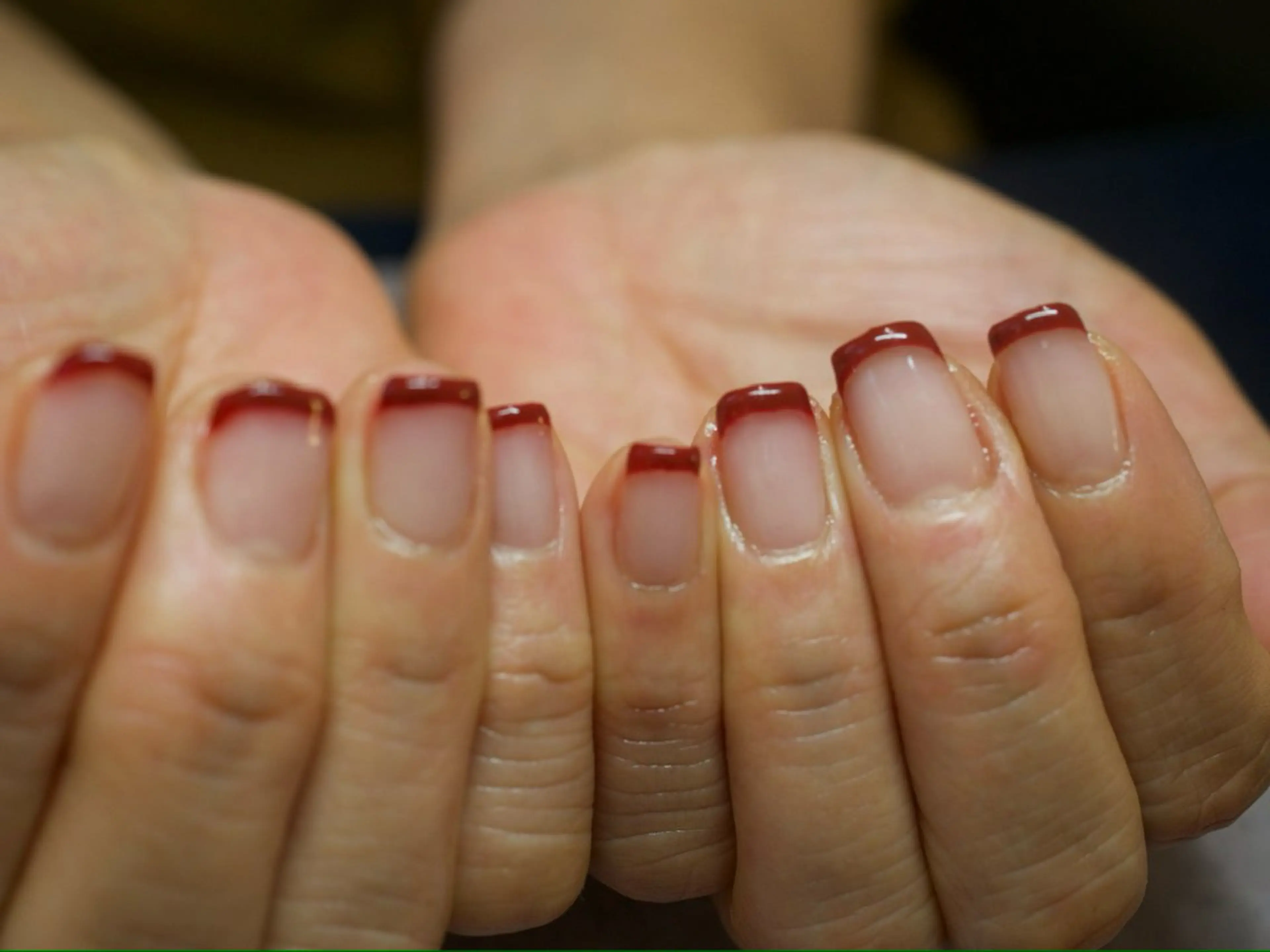 ネイル フレンチネイル 赤色 ハンドネイル ハンドケア 岩田 久美子のネイルデザイン