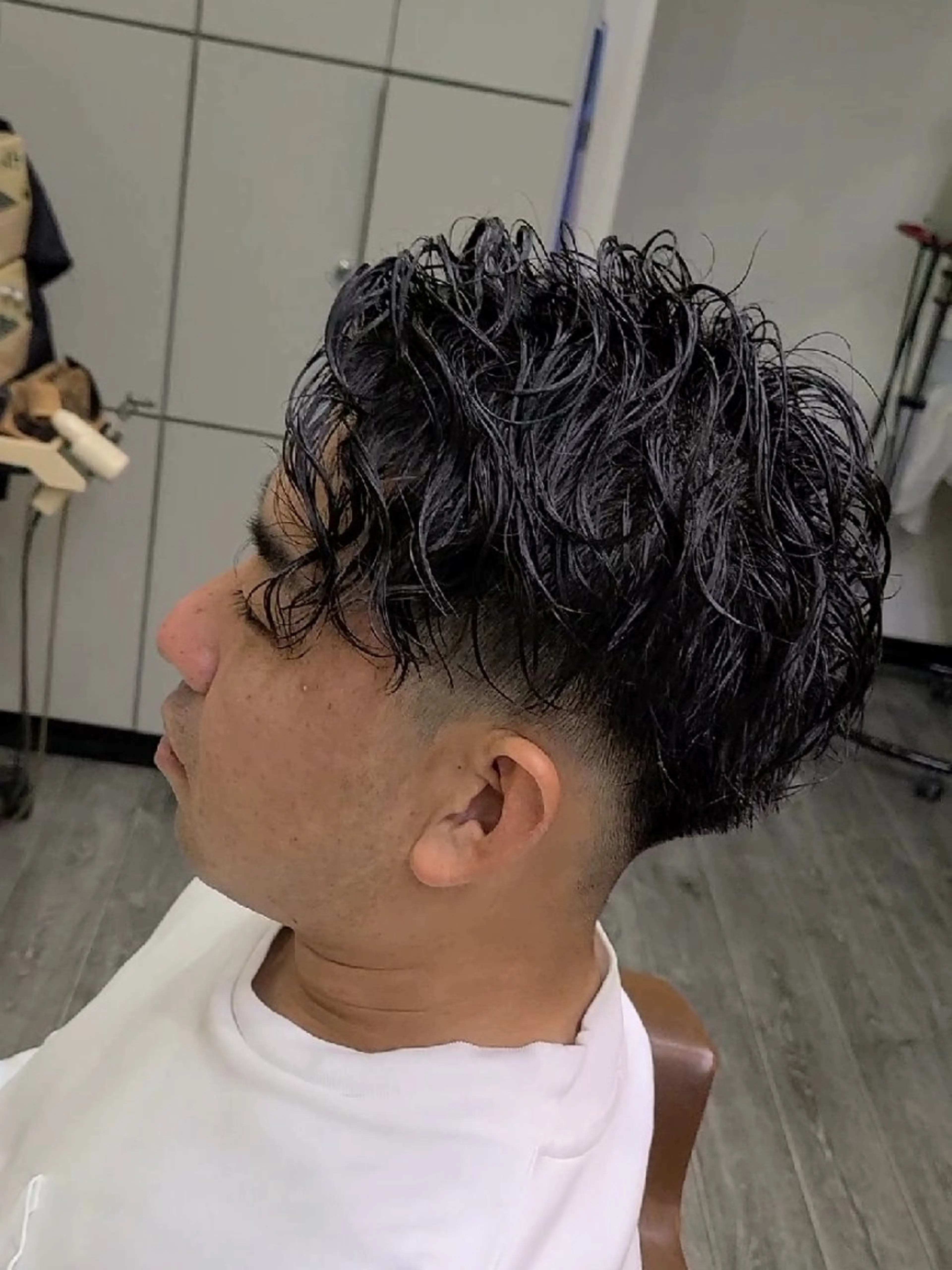 ショート パーマ メンズ メンズパーマ スパイラルパーマ カット パーマ 荒井 琢人のヘアスタイル