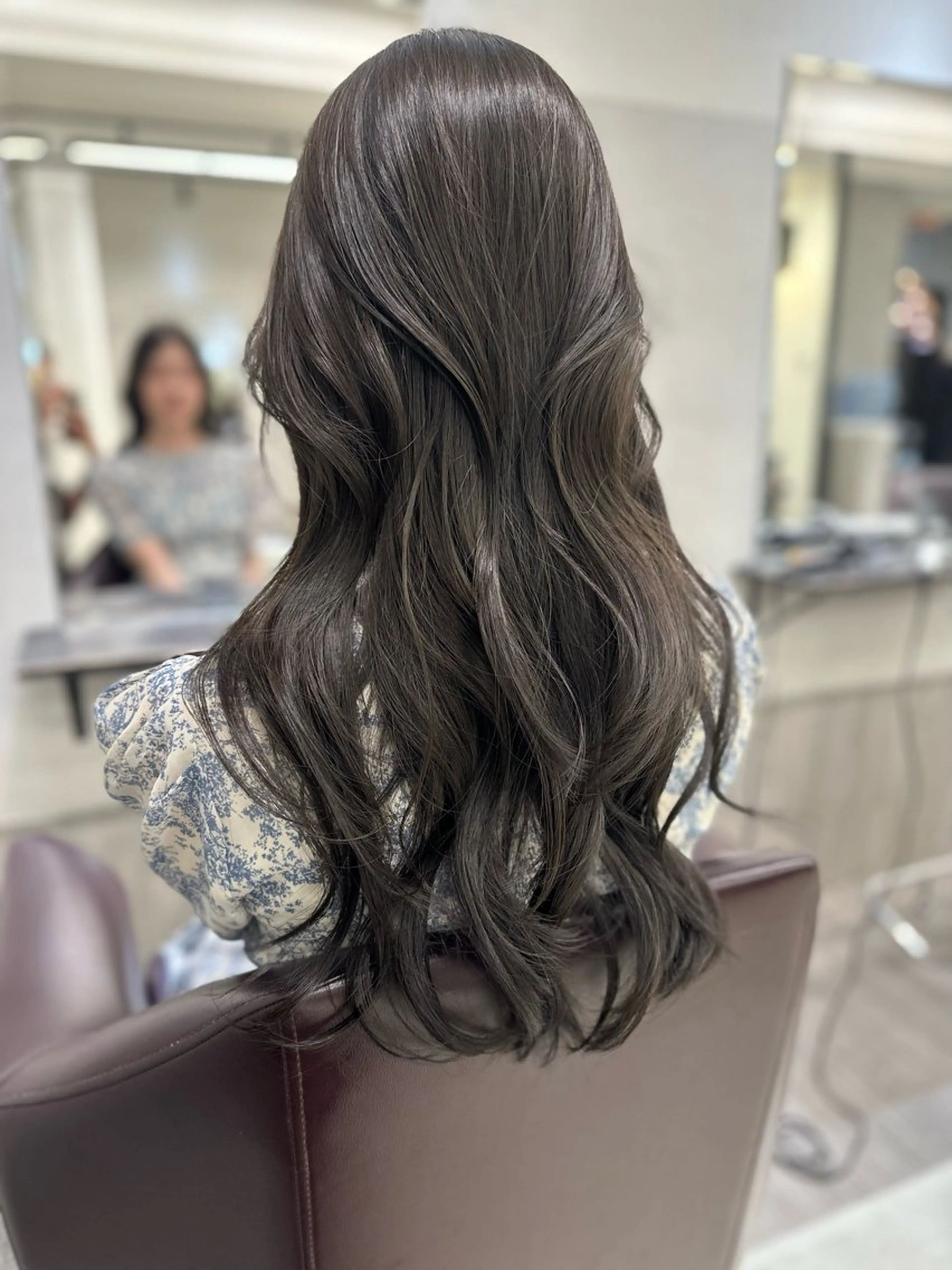 ロング カラー ベージュカラー オリーブベージュ カット ヘアカラー AIRI layer cut hairのヘアスタイル
