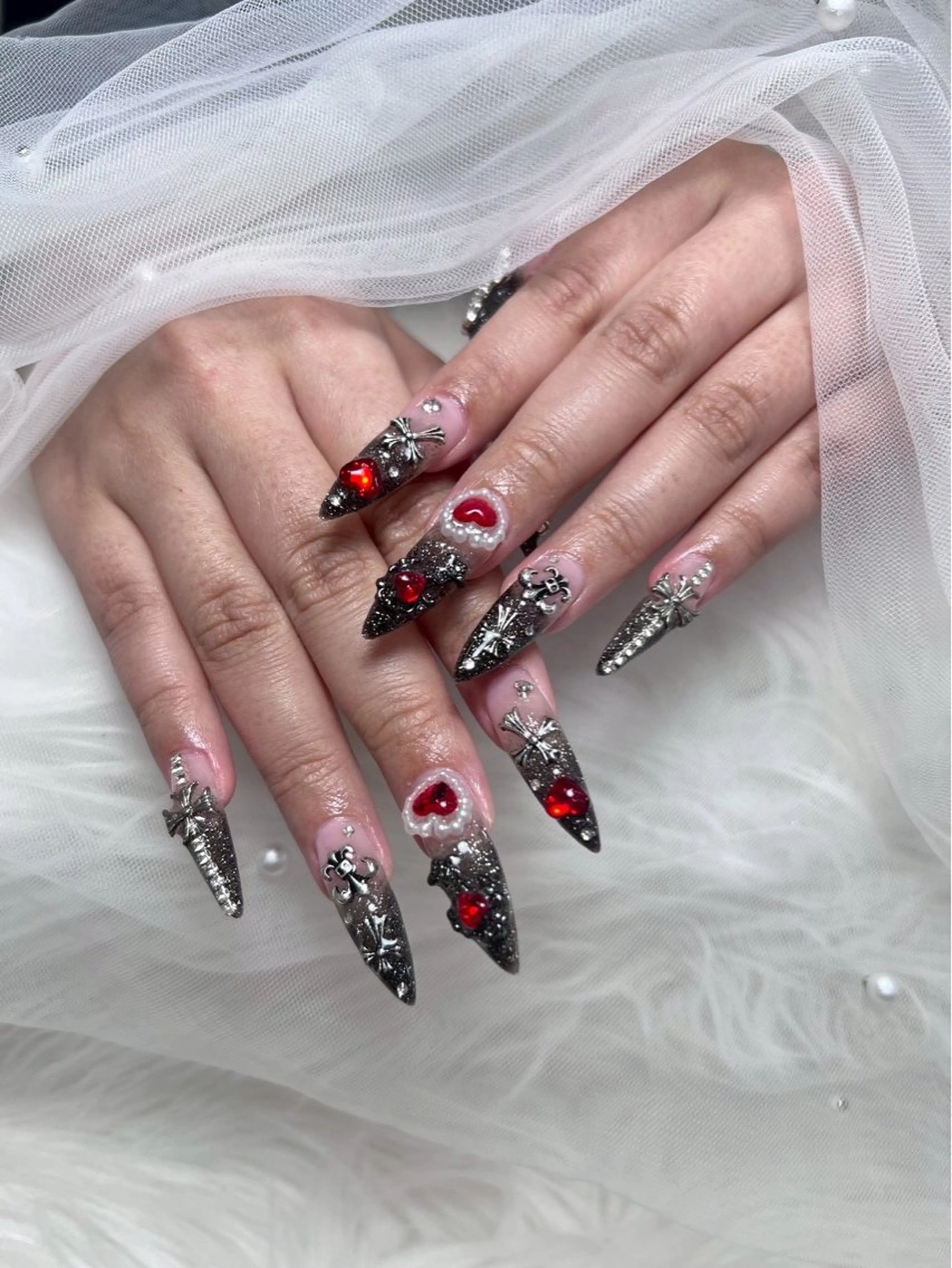 ネイル アートネイル オーロラネイル チークネイル 長さ出し フットネイル ハンドネイル ハンドケア Mio_ Noiranailのネイルデザイン