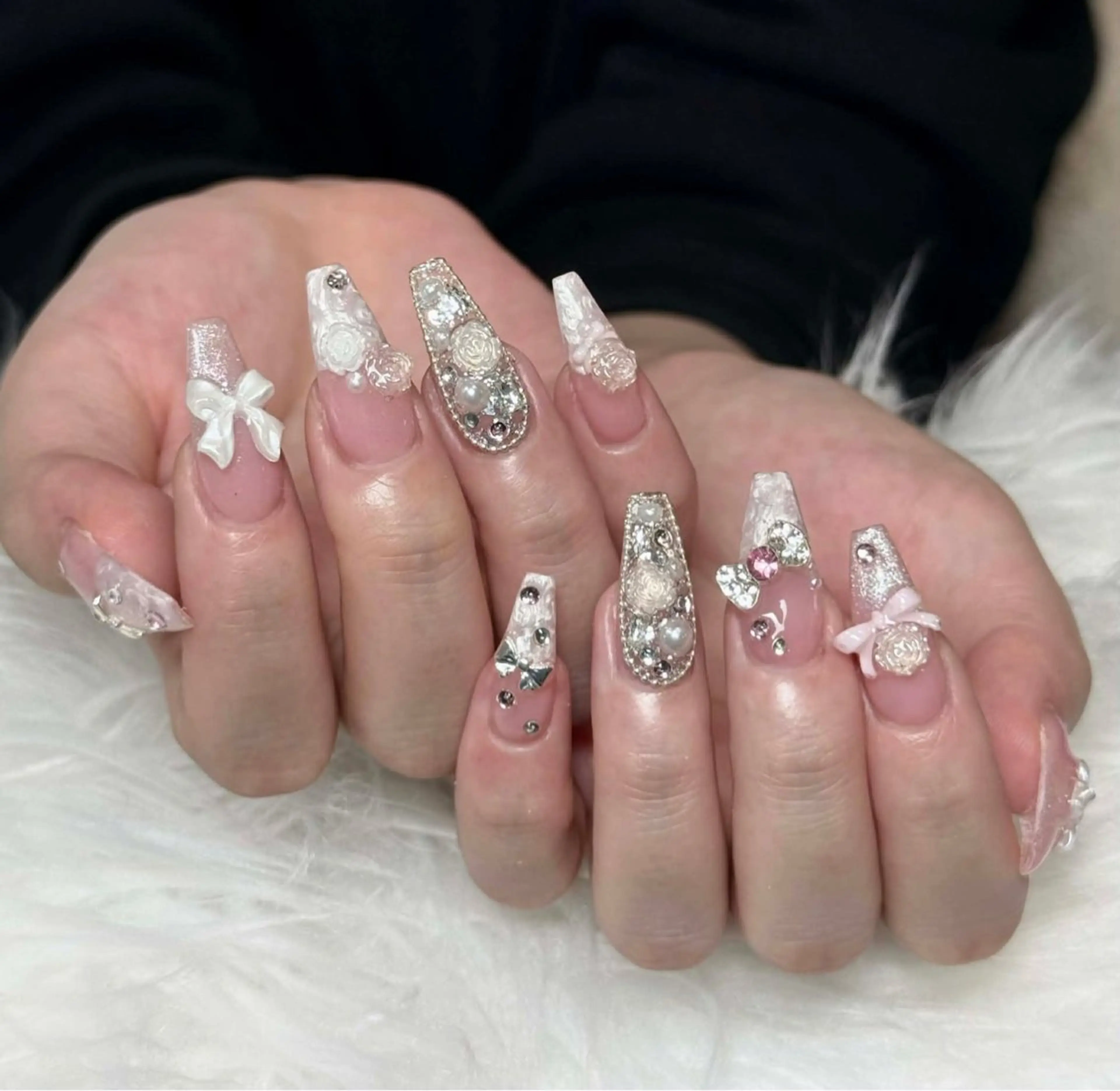ネイル チークネイル ドット フレンチネイル グラデーション ハート ハンドネイル Julli NailStudioのネイルデザイン