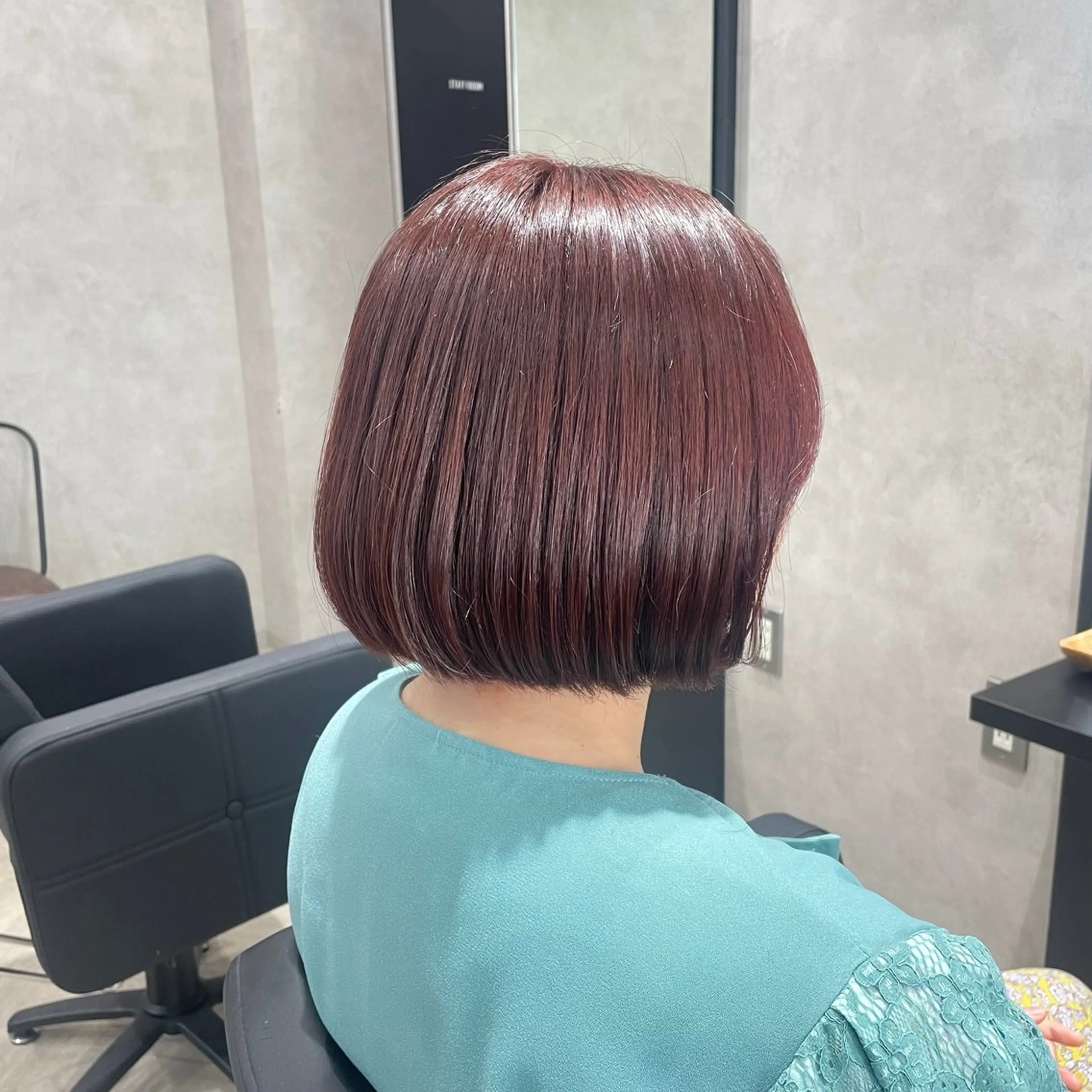 ショート カラー ピンクカラー/ 透明感カラー鈴木海音のヘアスタイル