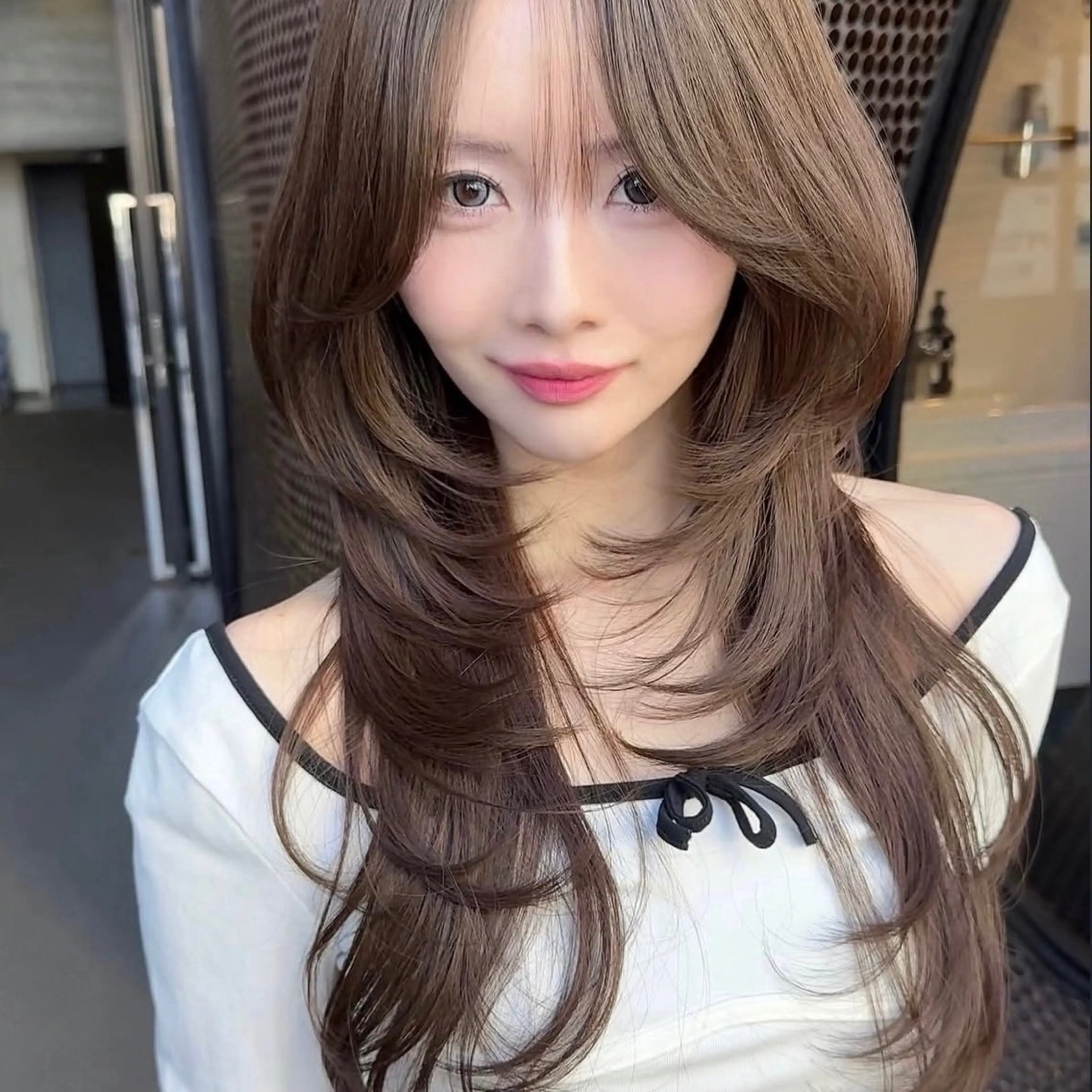 ロング くびれヘア 顔周りカット ハイレイヤー 韓国風ヘア レイヤーカット がわ/ハイレイヤー /ハイトーンカラーのヘアスタイル