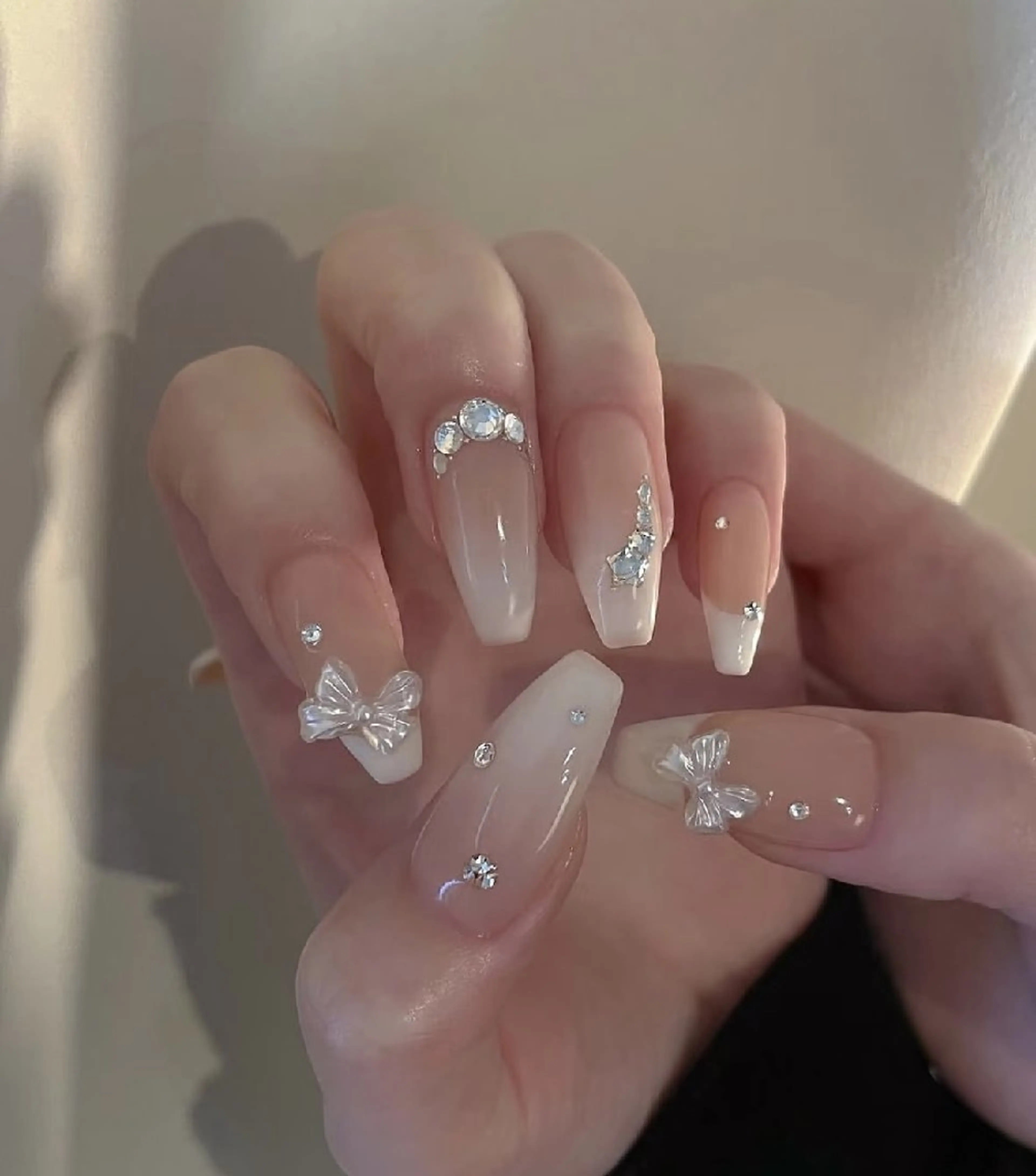 ネイル チークネイル フレンチネイル ジェルネイル ガーリー キラキラネイル ハンドネイル UM Nail Salonのネイルデザイン