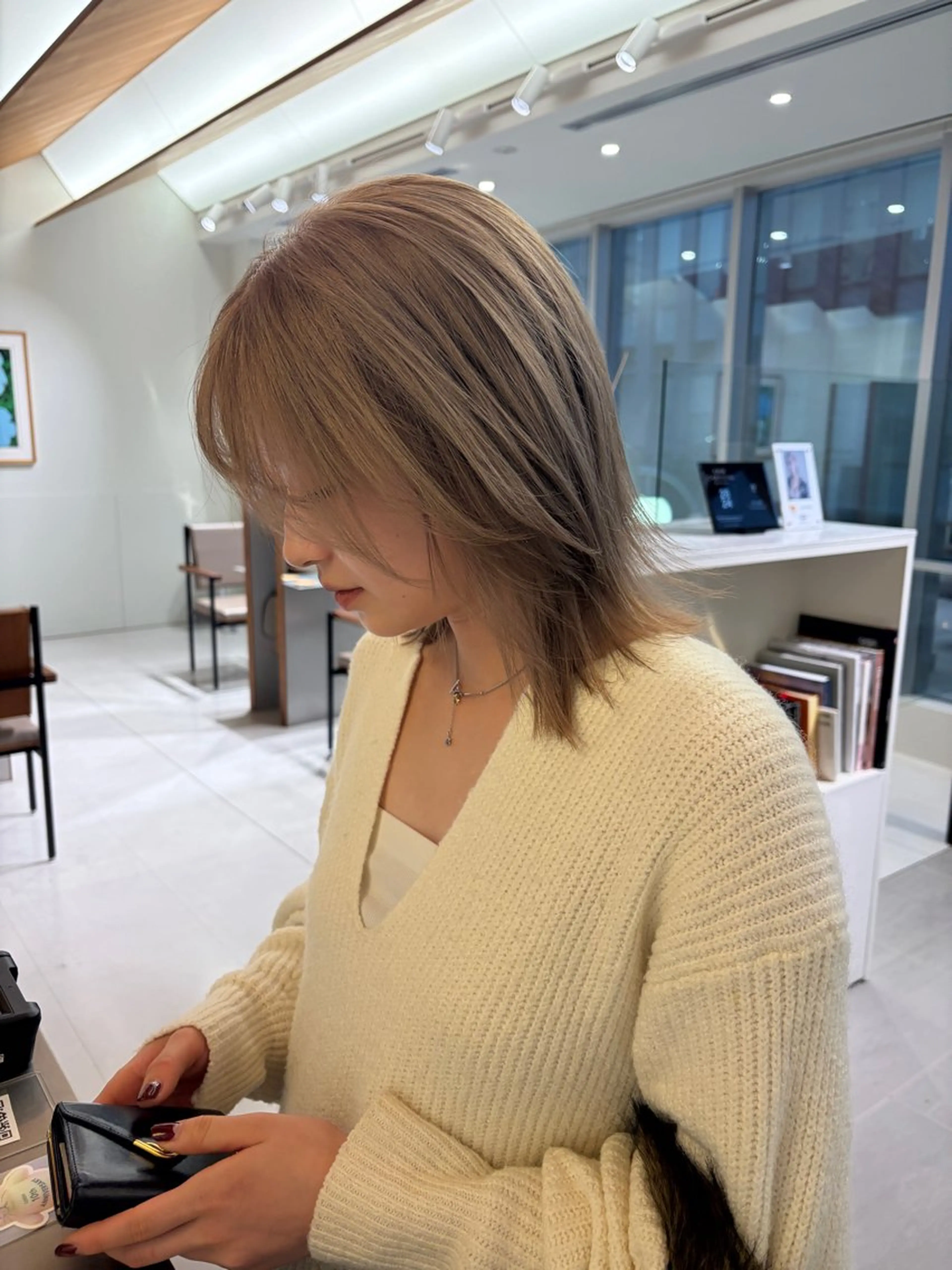 ミディアム カラー アッシュ ベージュカラー 透明感カラー ダブルカラー ハイトーンカラー ヘアカラー 高発色ブリーチ/ ハイレイヤー🪽aiのヘアスタイル