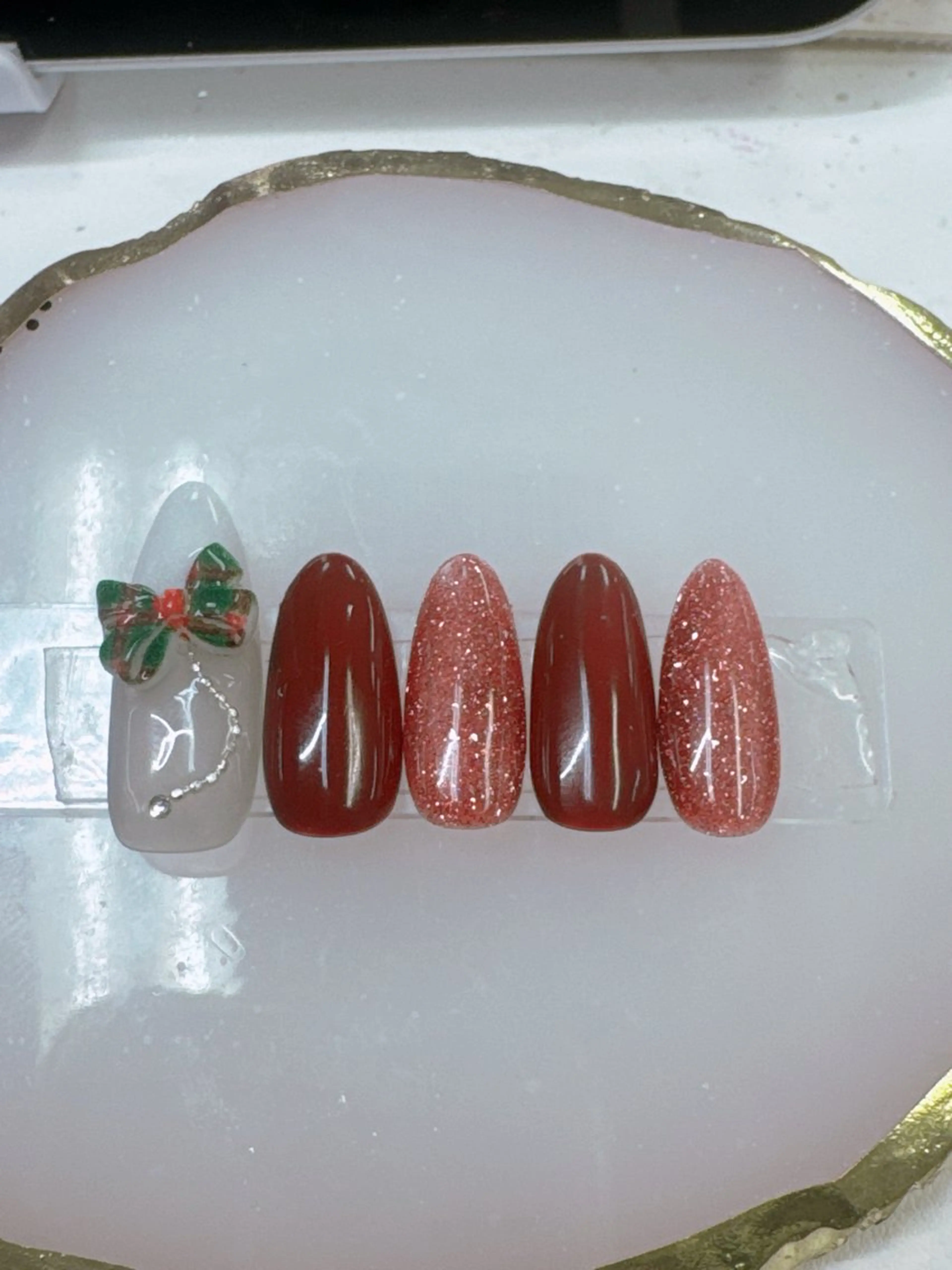 ネイル ボルドー 長さ出し ジェルネイル キラキラネイル ロングネイル ハンドネイル Queeens nailのネイルデザイン