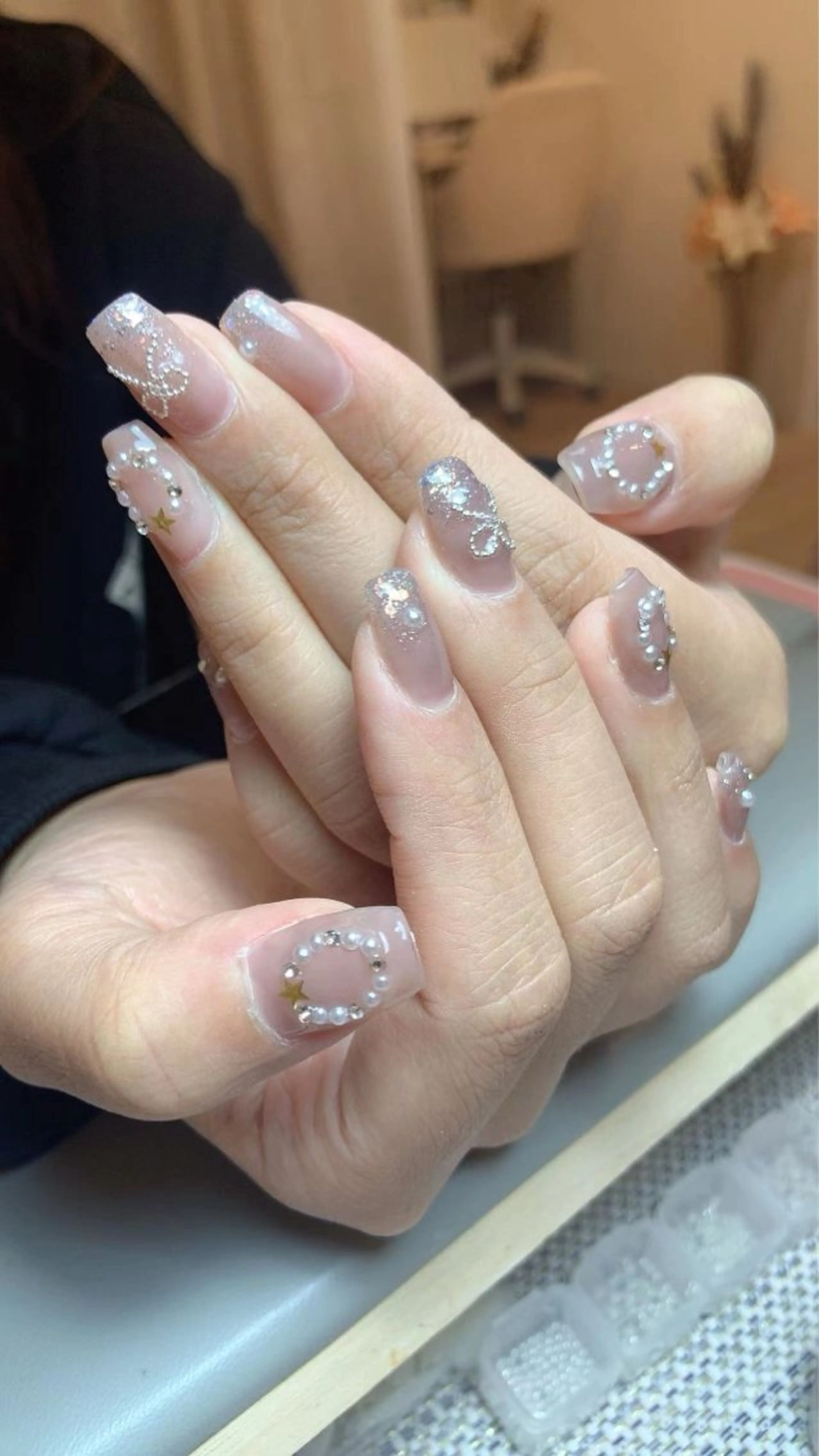 ネイル オーロラネイル 長さ出し フレンチネイル ジェルネイル ガラスフレンチ ハンドネイル 🌟桜beauty 🌟プロ ネイリストのネイルデザイン