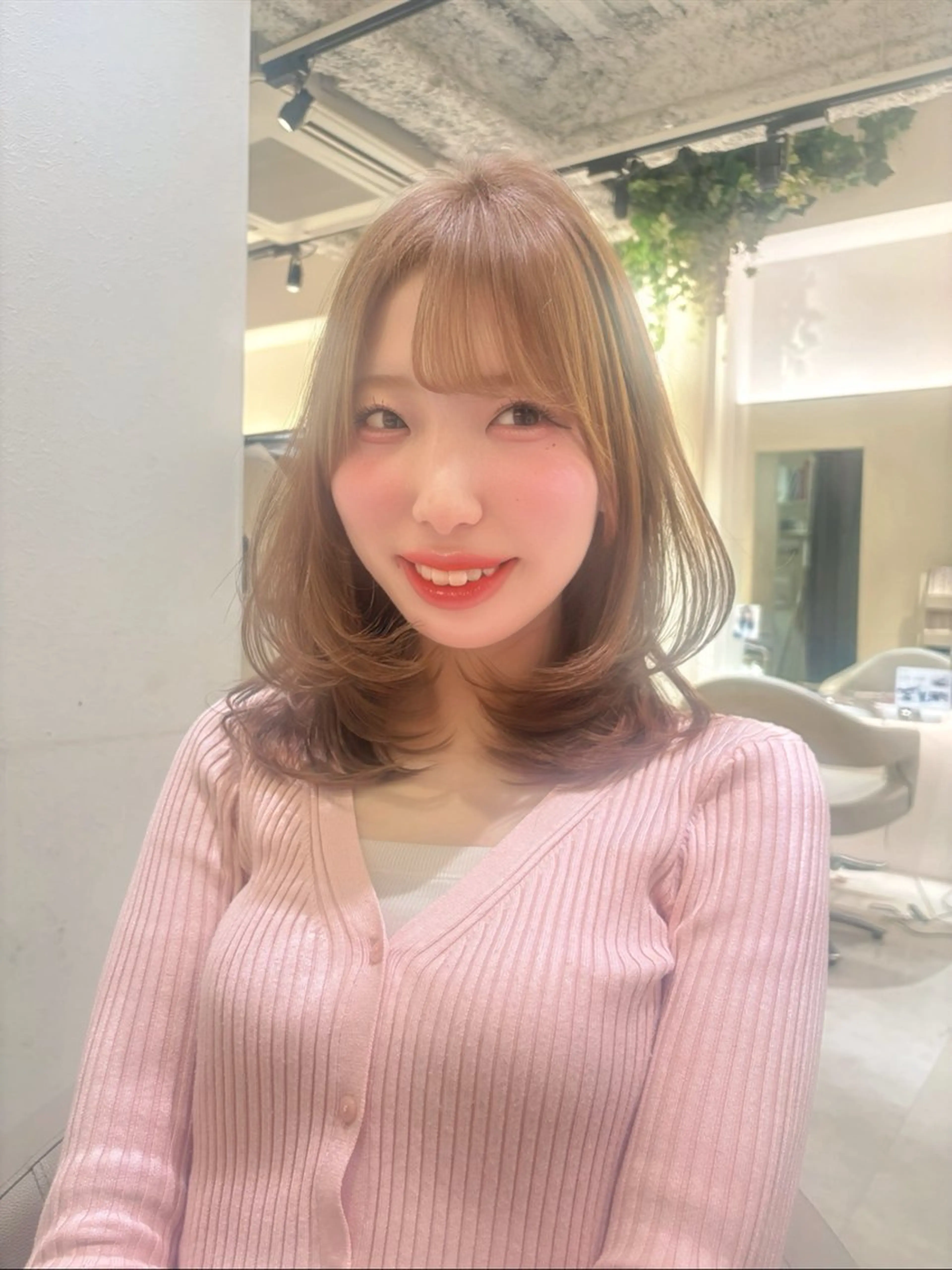 ミディアム ハイレイヤー レイヤーカット カット 朝尾 愛花のヘアスタイル