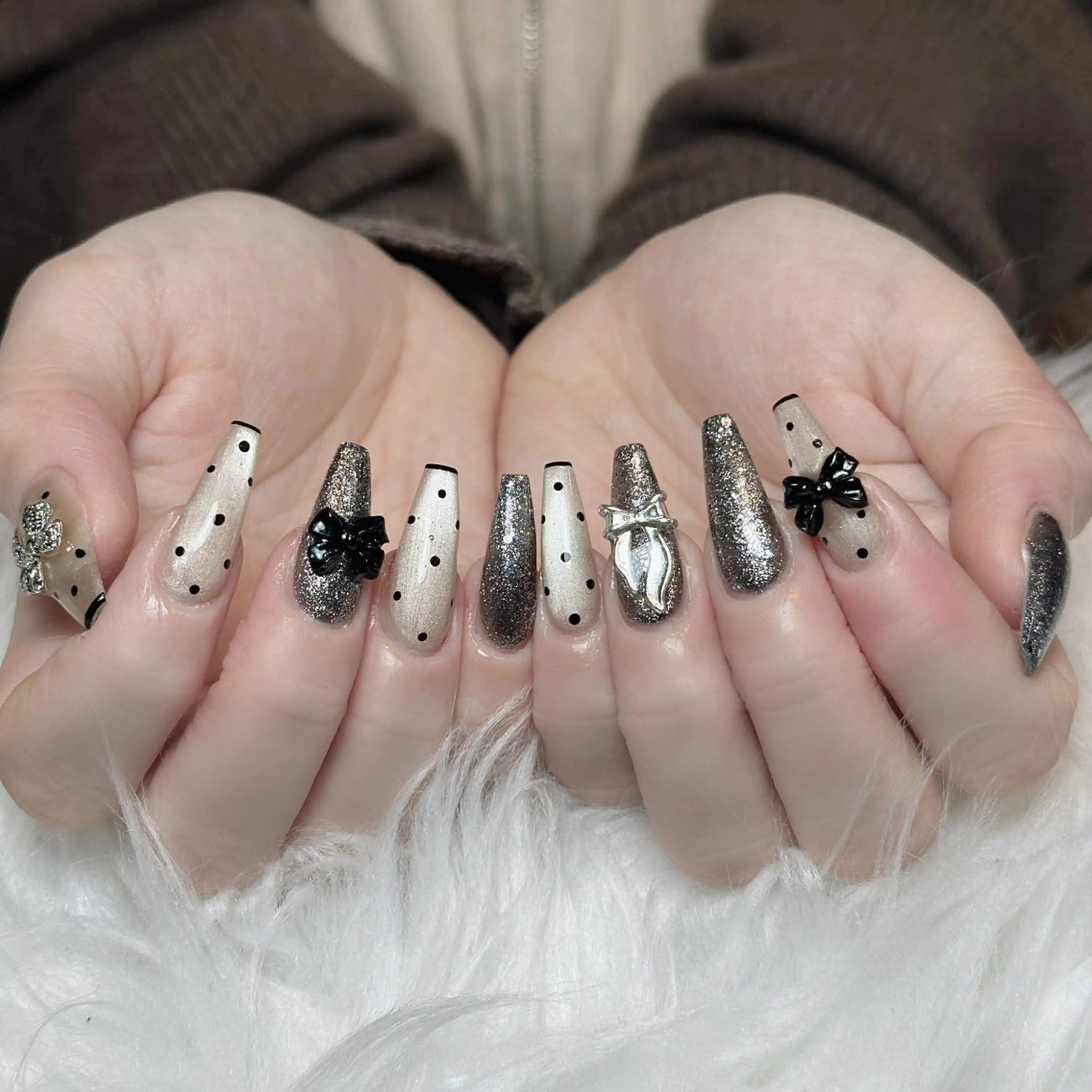 ネイル オーロラネイル ボルドー ブラウン 氷ネイル・うるうるネイル キラキラネイル ハンドネイル Julli NailStudioのネイルデザイン