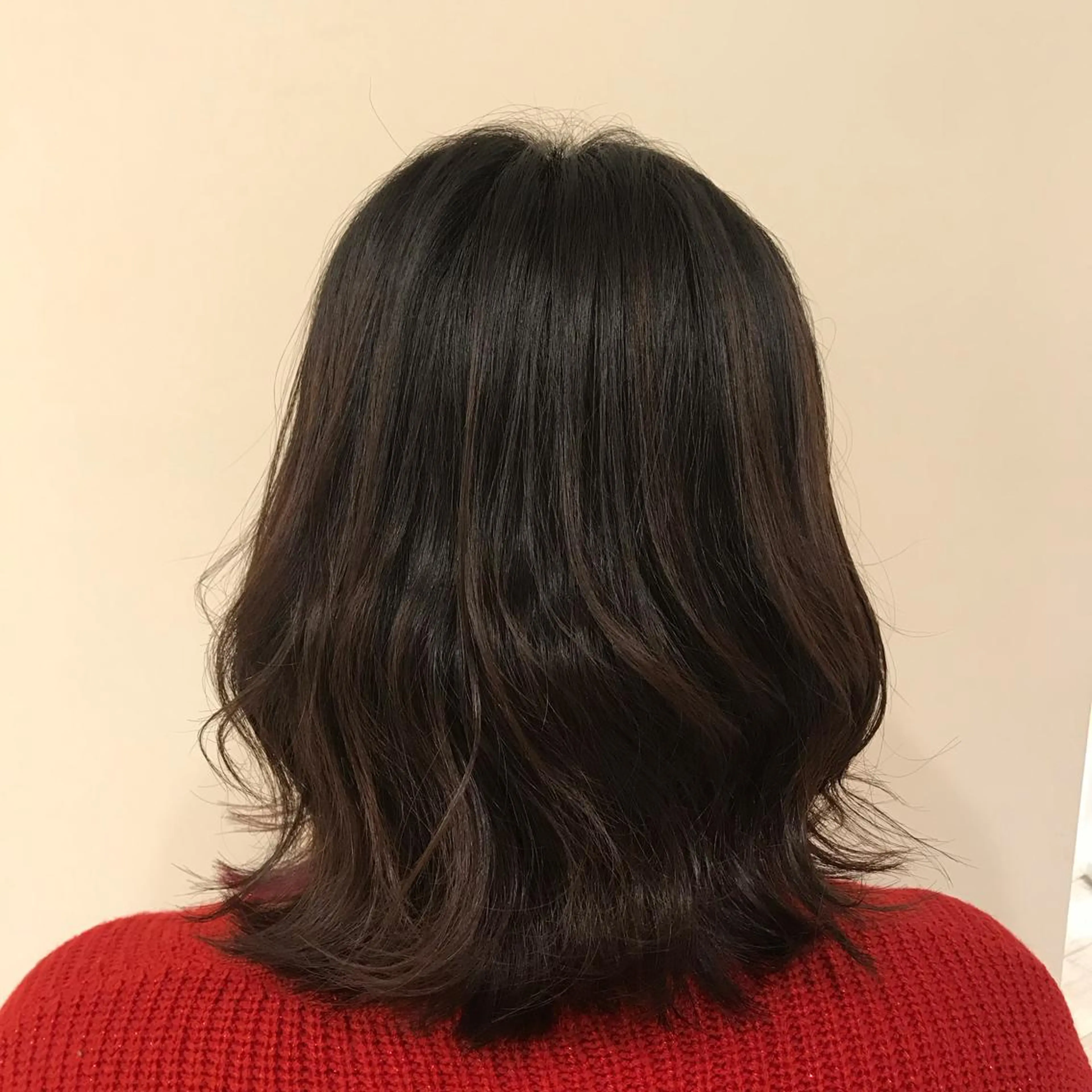 ミディアム カラー 菅 由梨菜のヘアスタイル