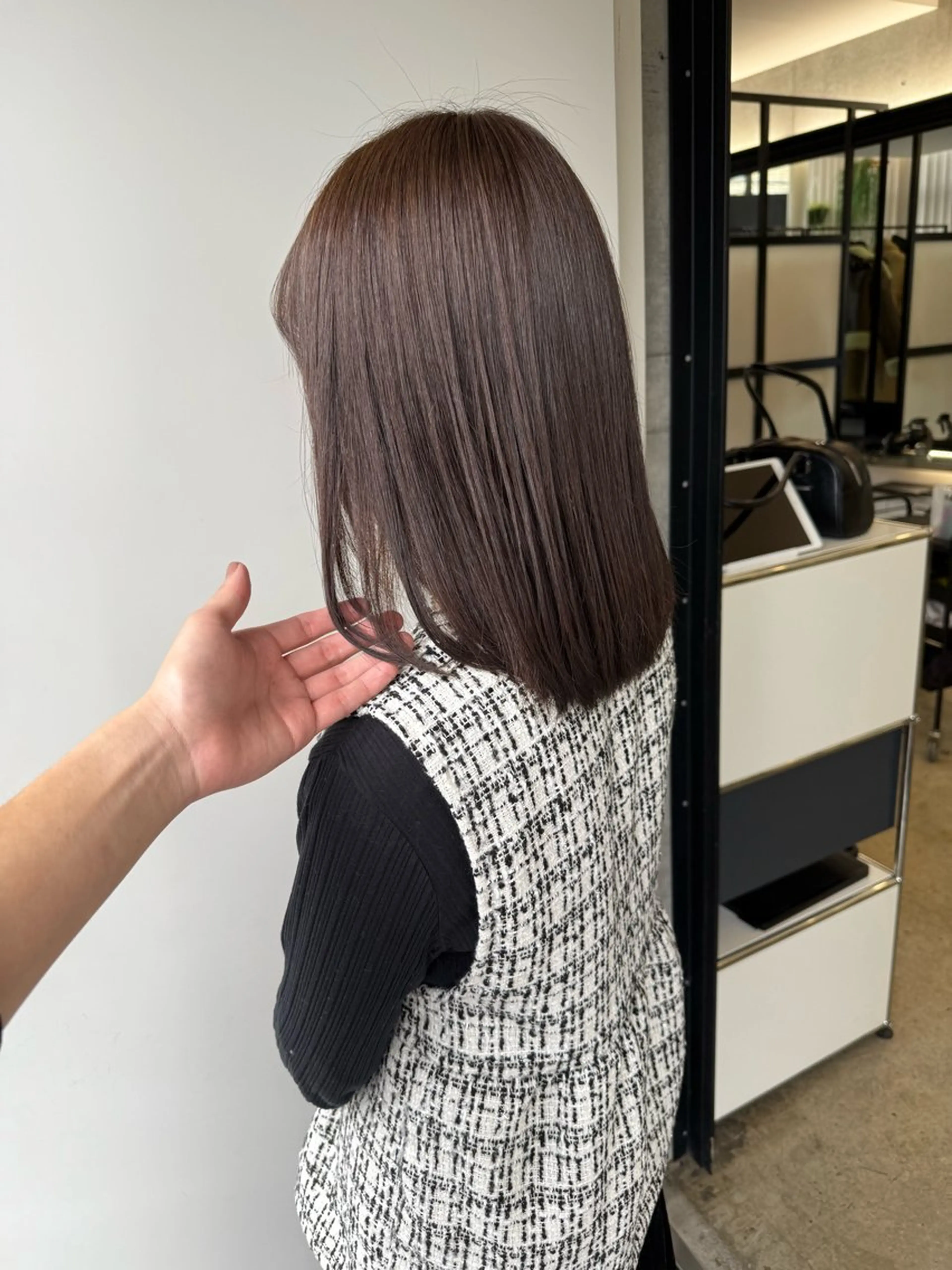 セミロング カラー ブラウンカラー 透明感カラー ダブルカラー 卒業式のヘアスタイル YUTO歴9年 ベージュの透明感得意のヘアスタイル