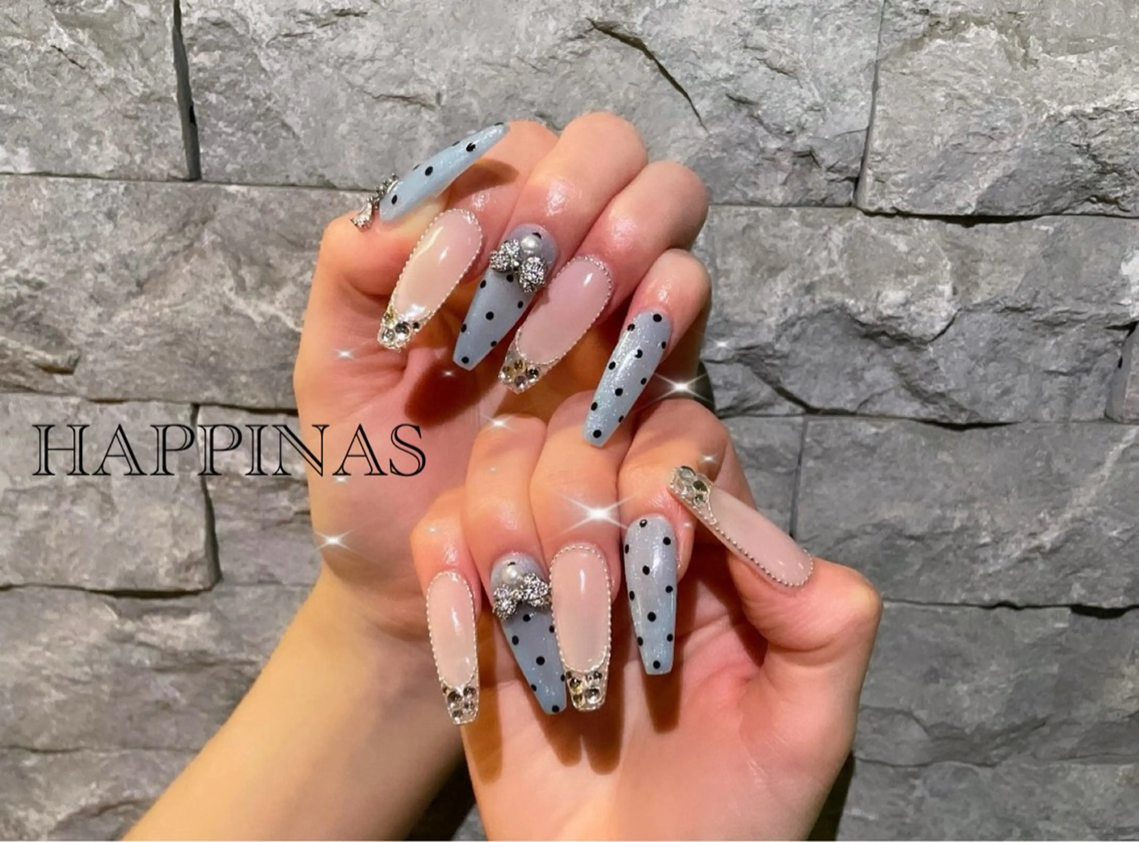 ネイル ブルー ドット フレンチネイル ガーリー リボン HAPPINAS ENAのネイルデザイン